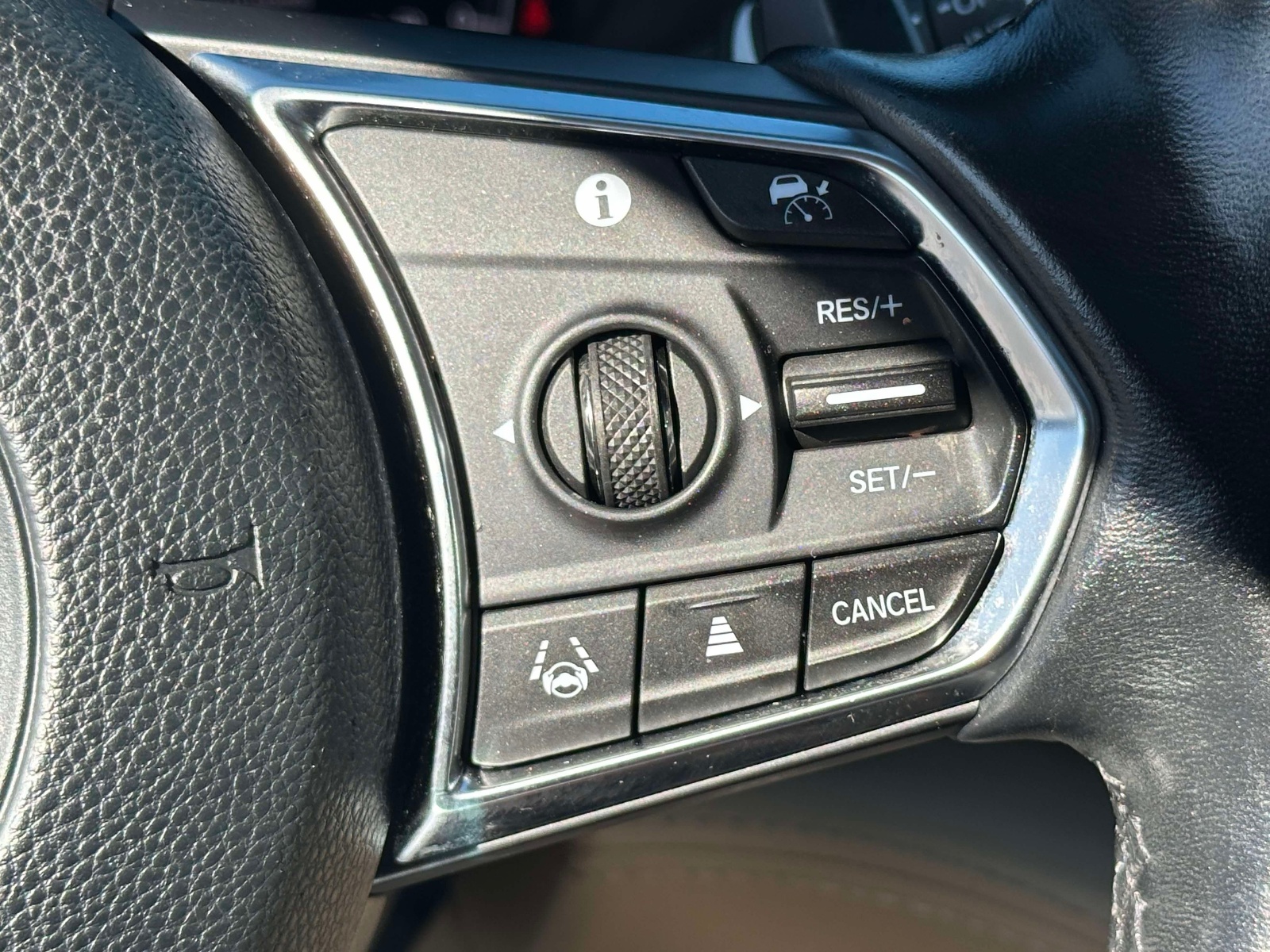 Certified Used 2022 White Acura Advance image 32