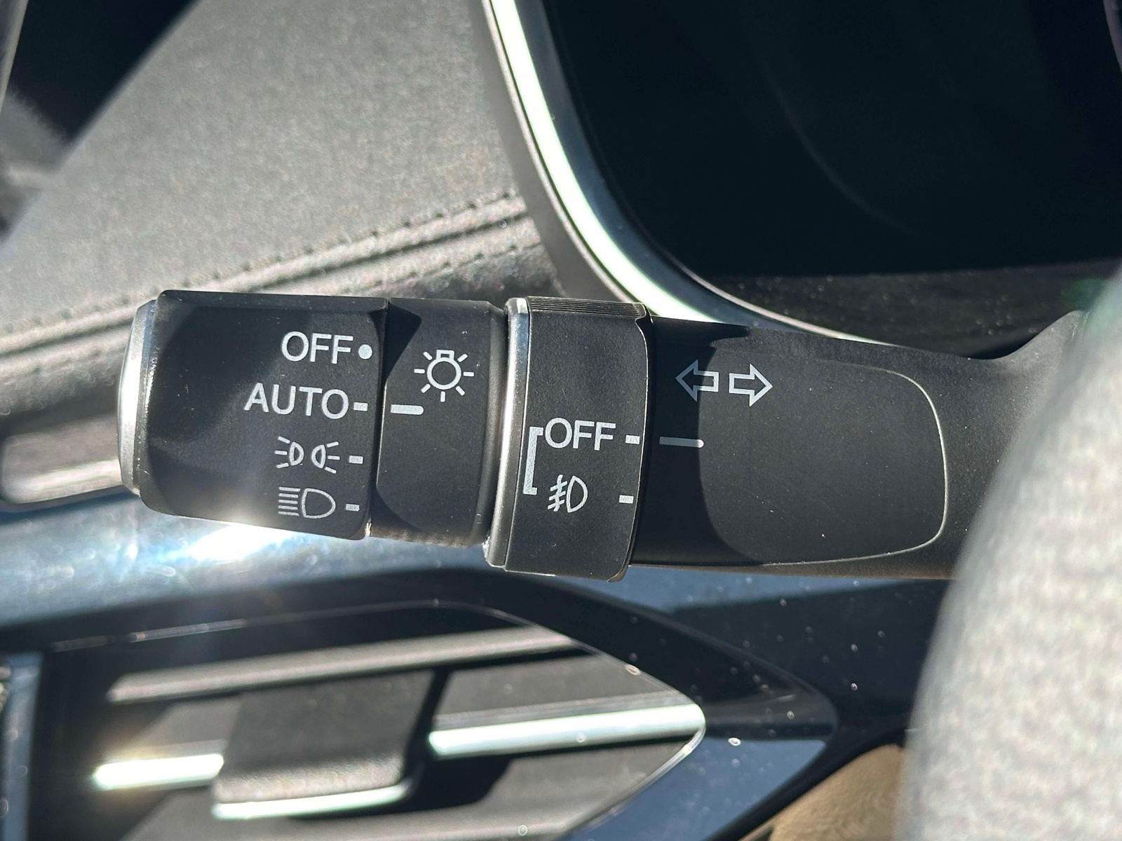 Certified Used 2022 White Acura Advance image 33
