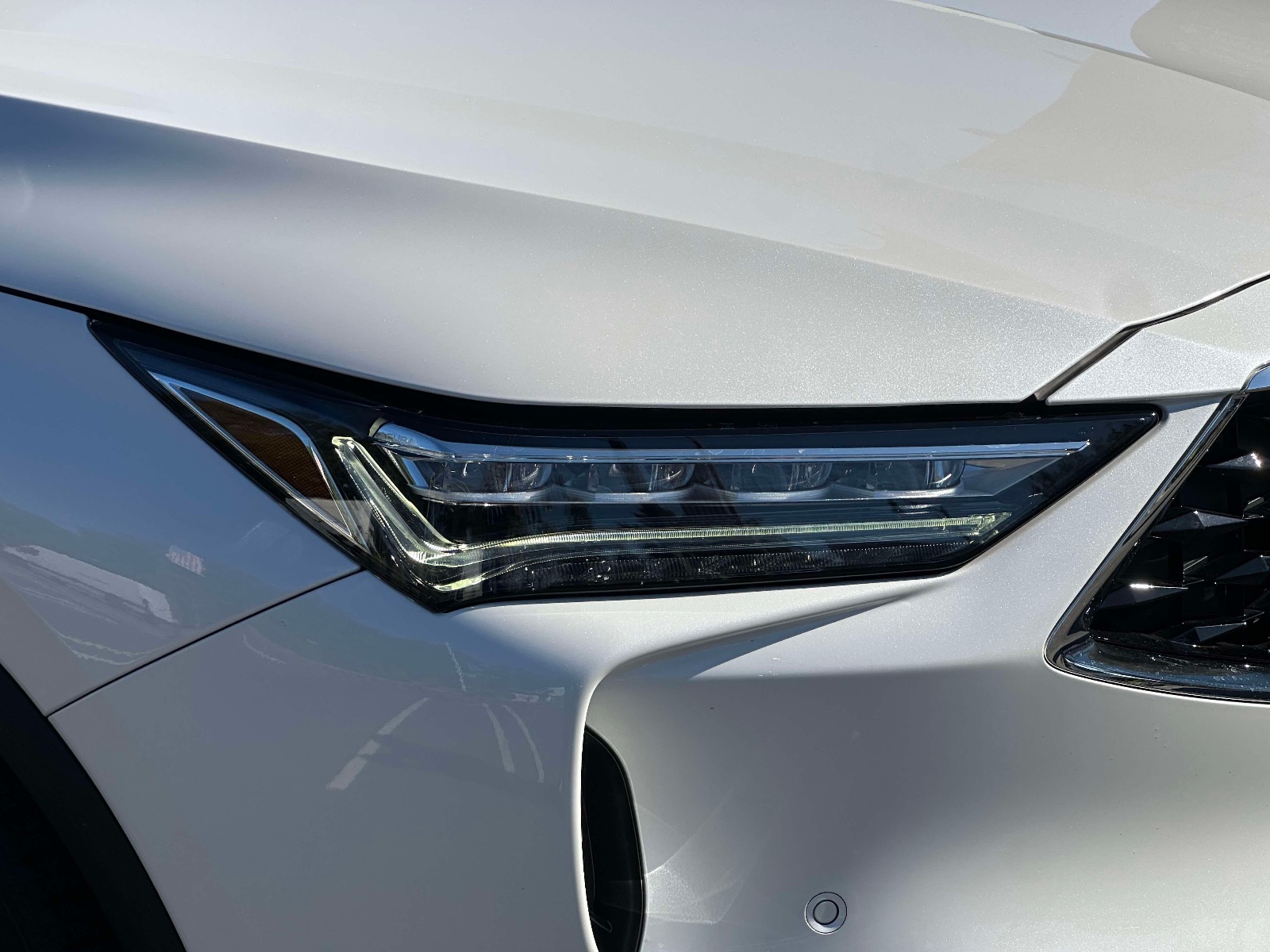 Certified Used 2023 White Acura SH-AWD w/Advance Package image 14