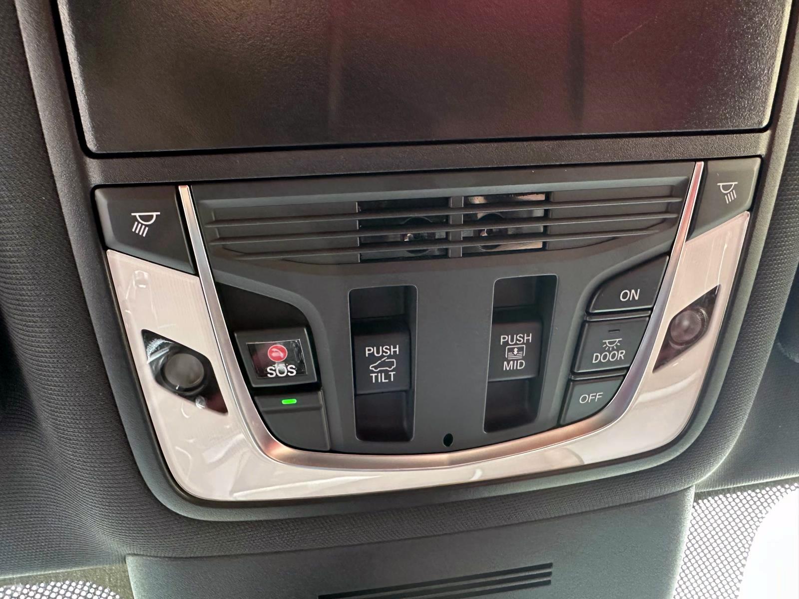 Used 2025 White Acura SH-AWD w/A-Spec Advance Package image 37