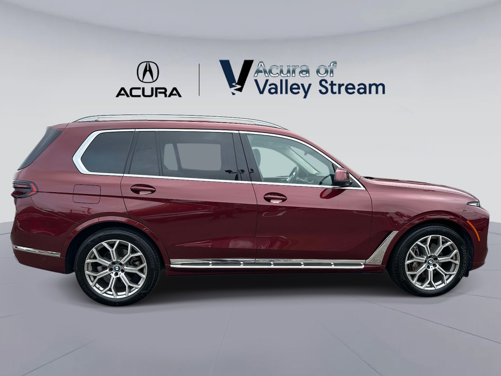 Used 2025 Red BMW xDrive40i Sports Activity Vehicle image 4