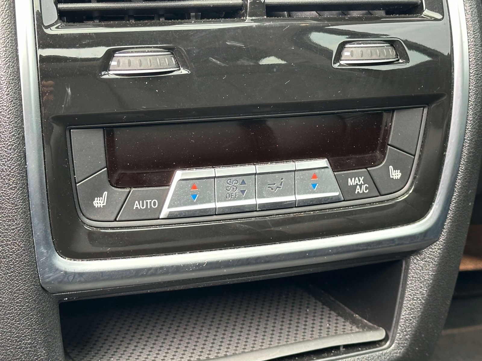 Used 2025 Red BMW xDrive40i Sports Activity Vehicle image 18