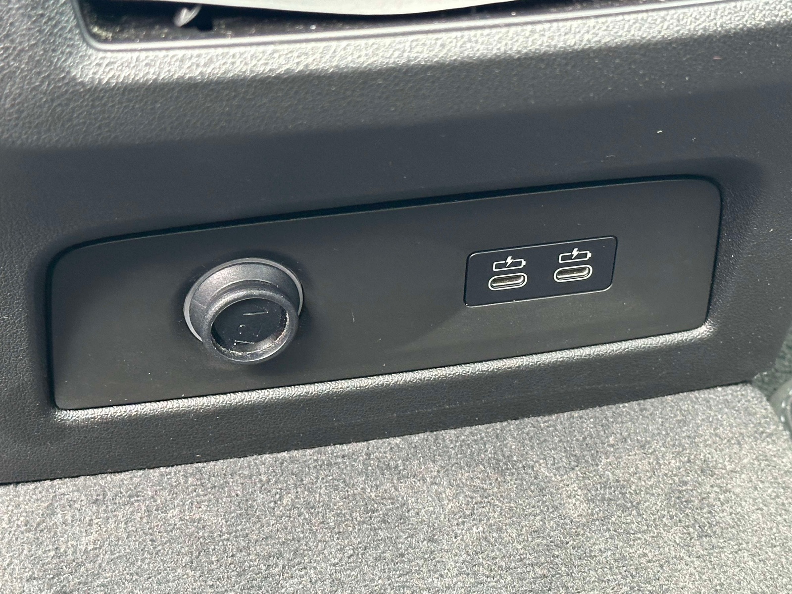 Used 2025 Red BMW xDrive40i Sports Activity Vehicle image 19