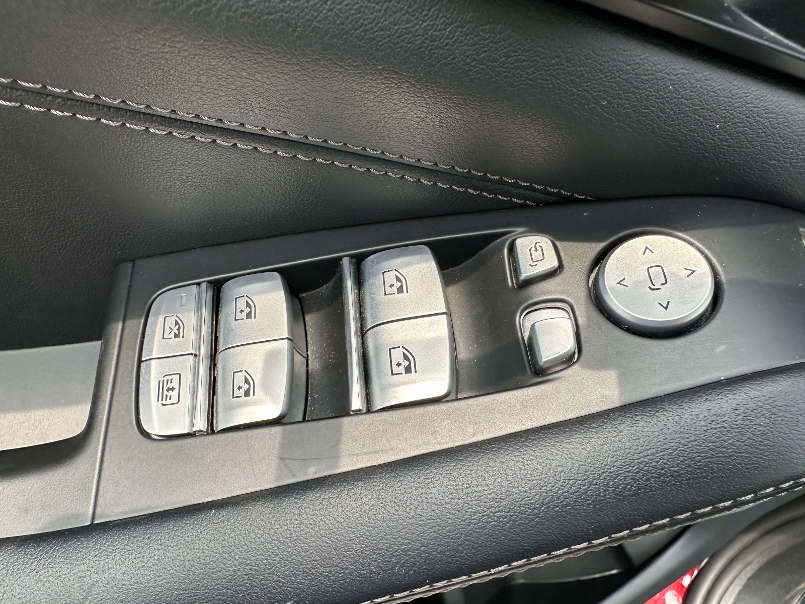 Used 2025 Red BMW xDrive40i Sports Activity Vehicle image 24