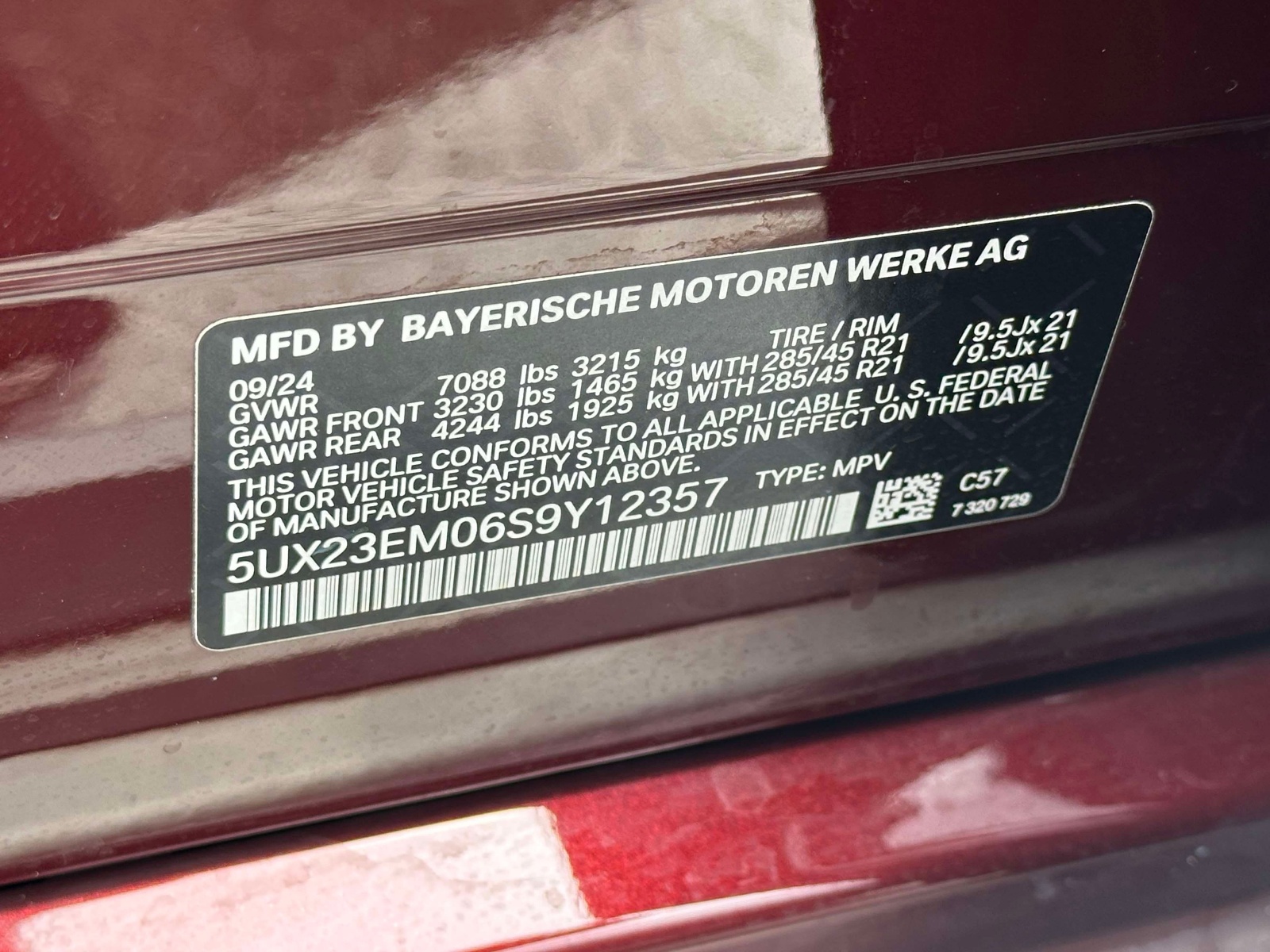 Used 2025 Red BMW xDrive40i Sports Activity Vehicle image 26
