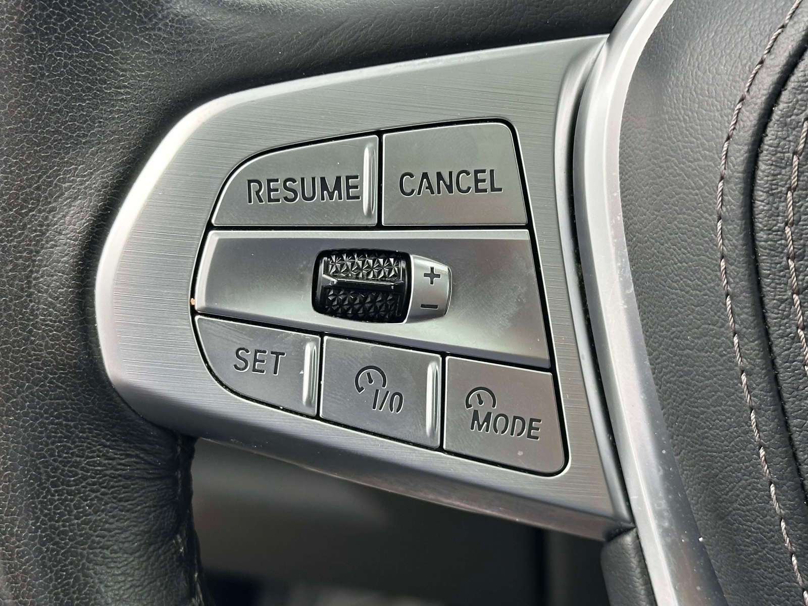 Used 2025 Red BMW xDrive40i Sports Activity Vehicle image 28