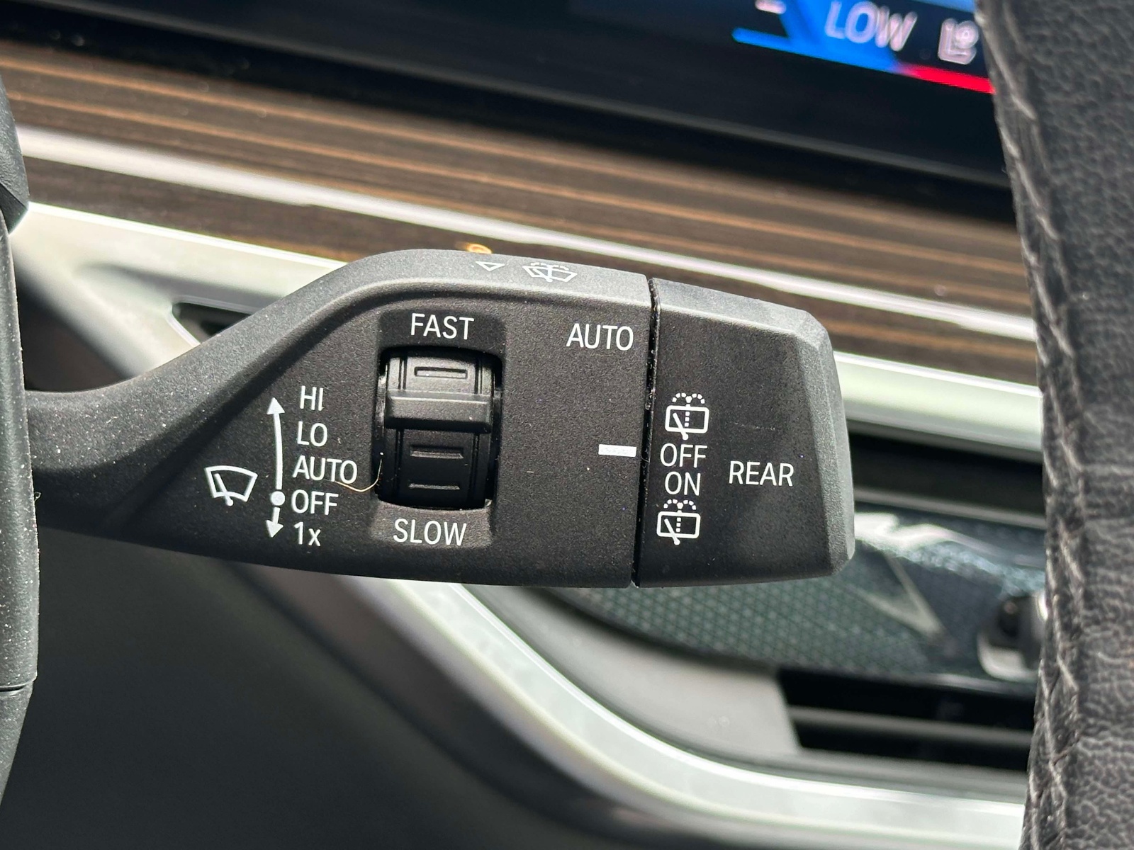 Used 2025 Red BMW xDrive40i Sports Activity Vehicle image 31