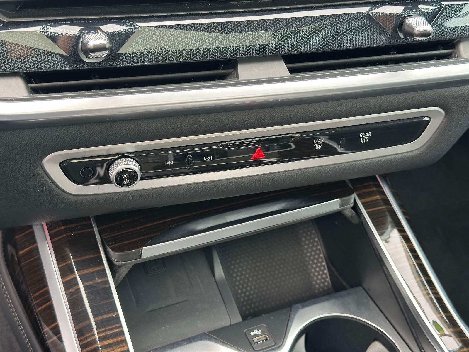 Used 2025 Red BMW xDrive40i Sports Activity Vehicle image 36