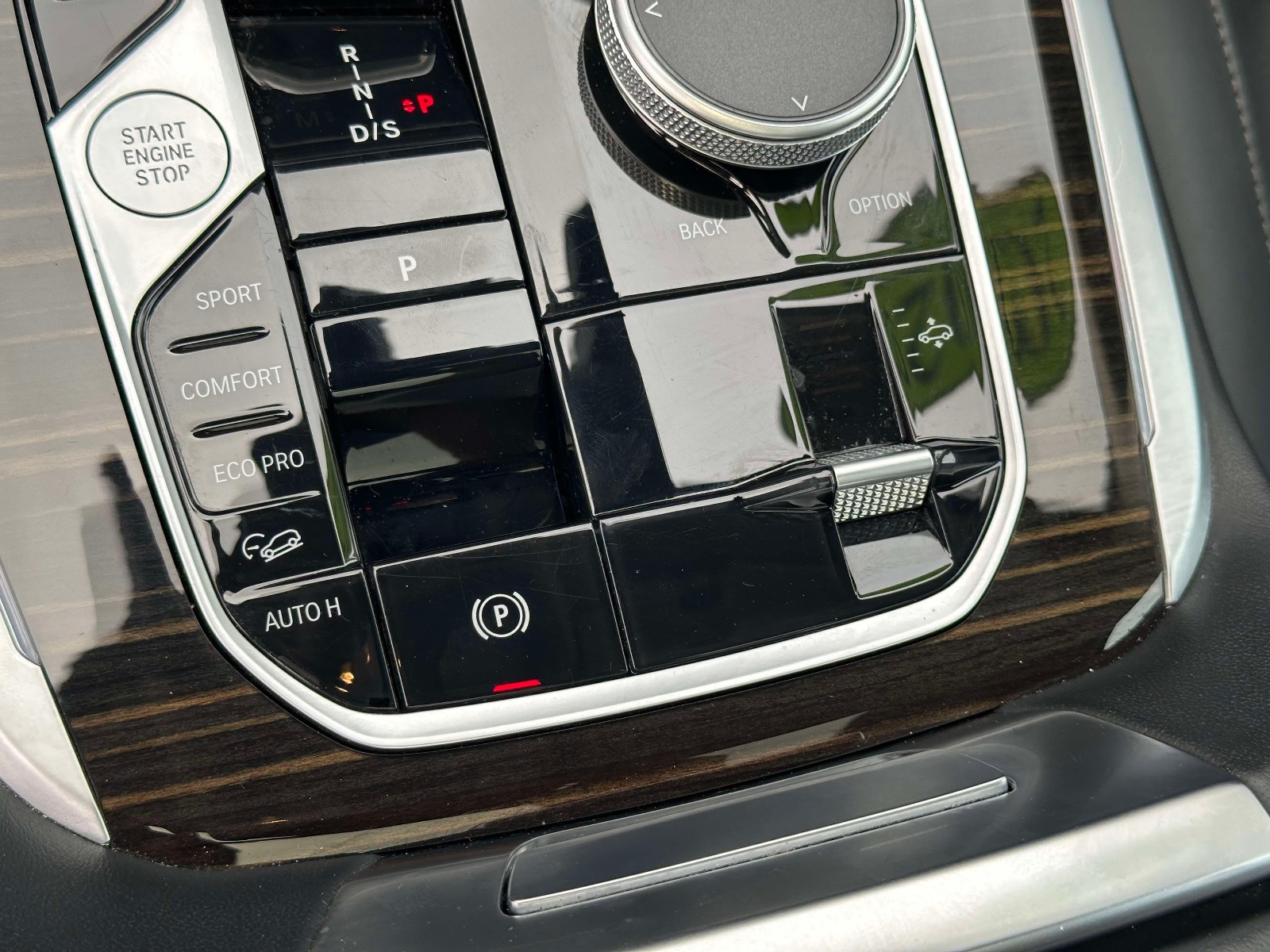 Used 2025 Red BMW xDrive40i Sports Activity Vehicle image 40