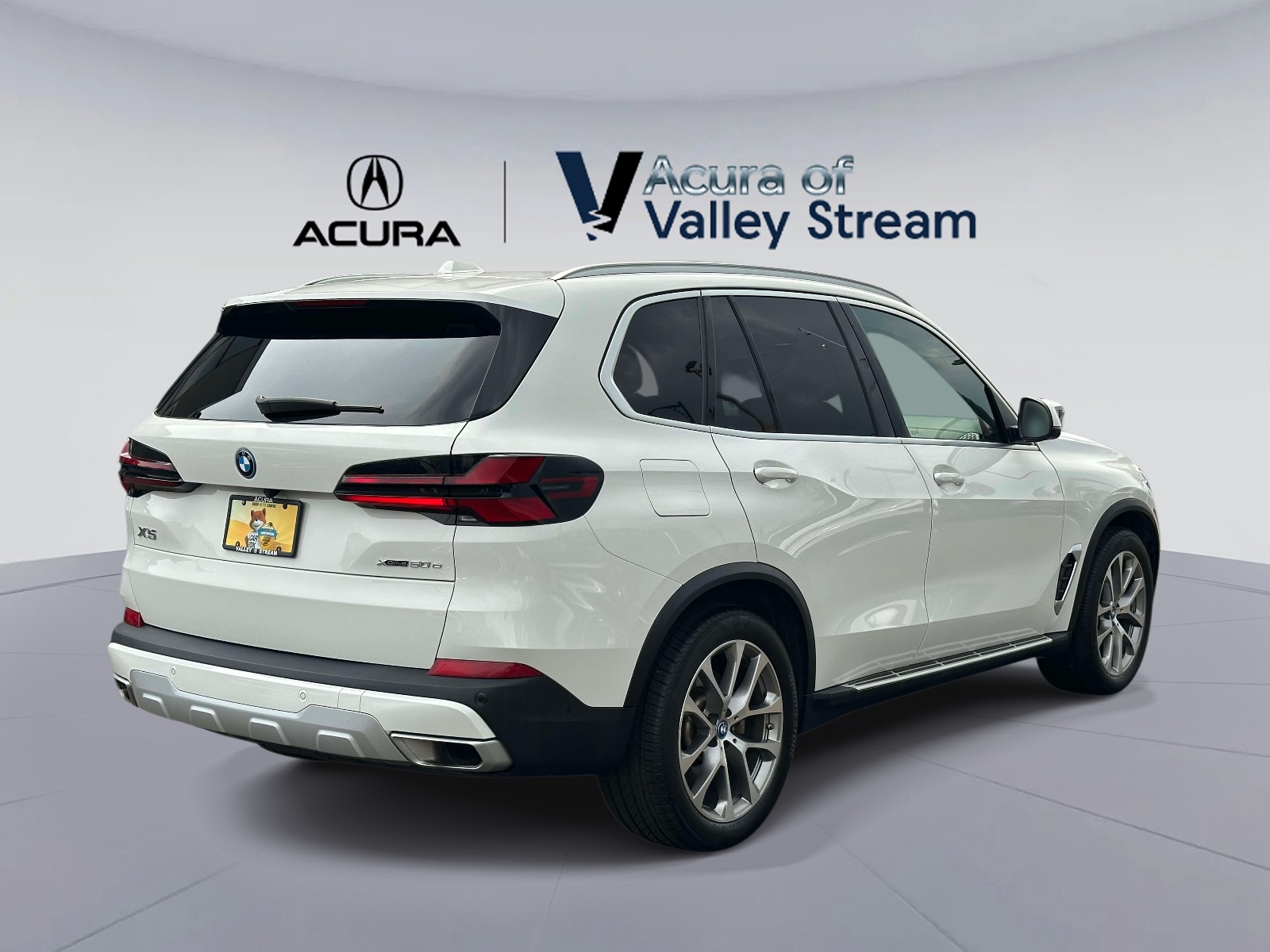 Used 2025 White BMW xDrive50e Plug-In Hybrid image 5