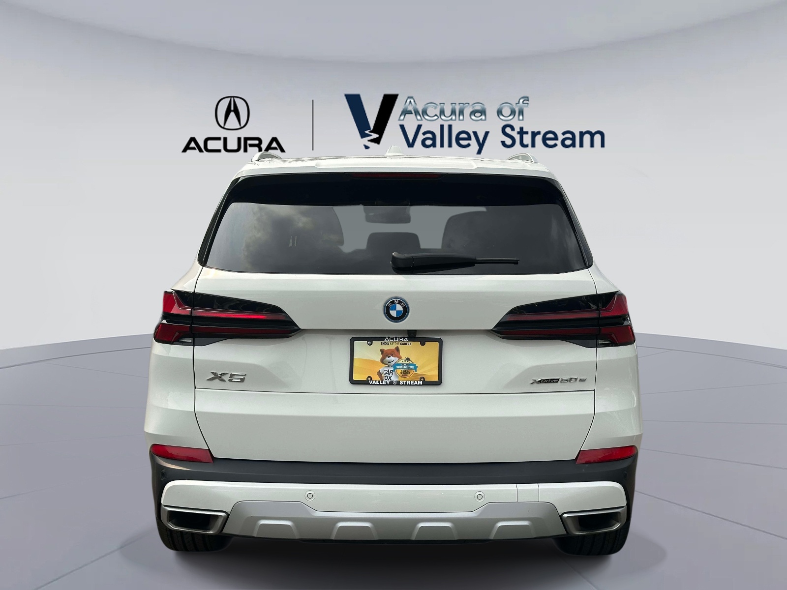 Used 2025 White BMW xDrive50e Plug-In Hybrid image 6