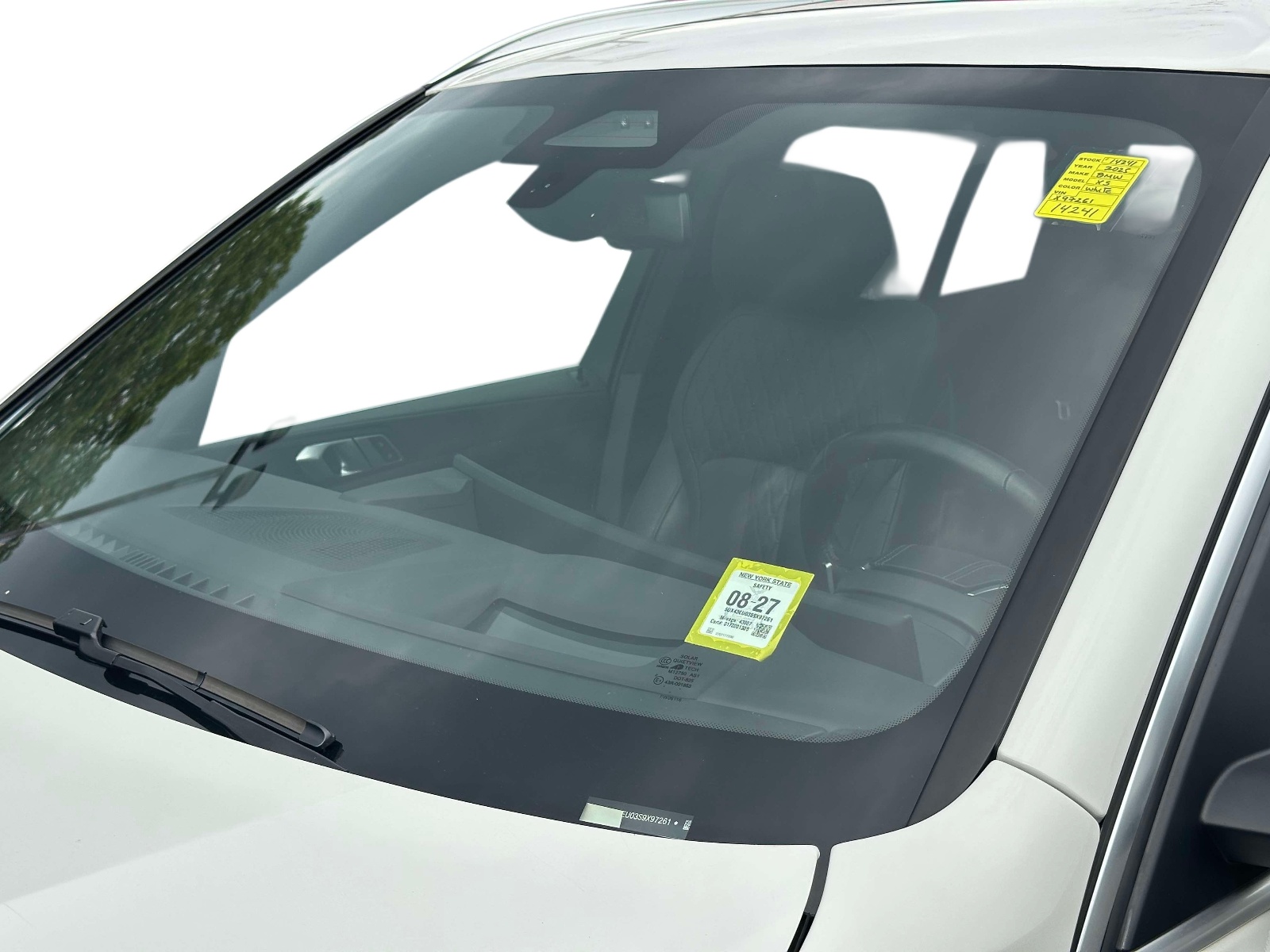 Used 2025 White BMW xDrive50e Plug-In Hybrid image 9