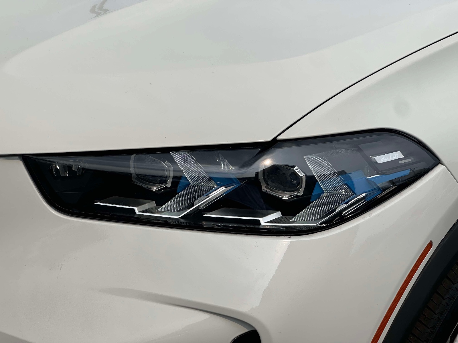 Used 2025 White BMW xDrive50e Plug-In Hybrid image 14