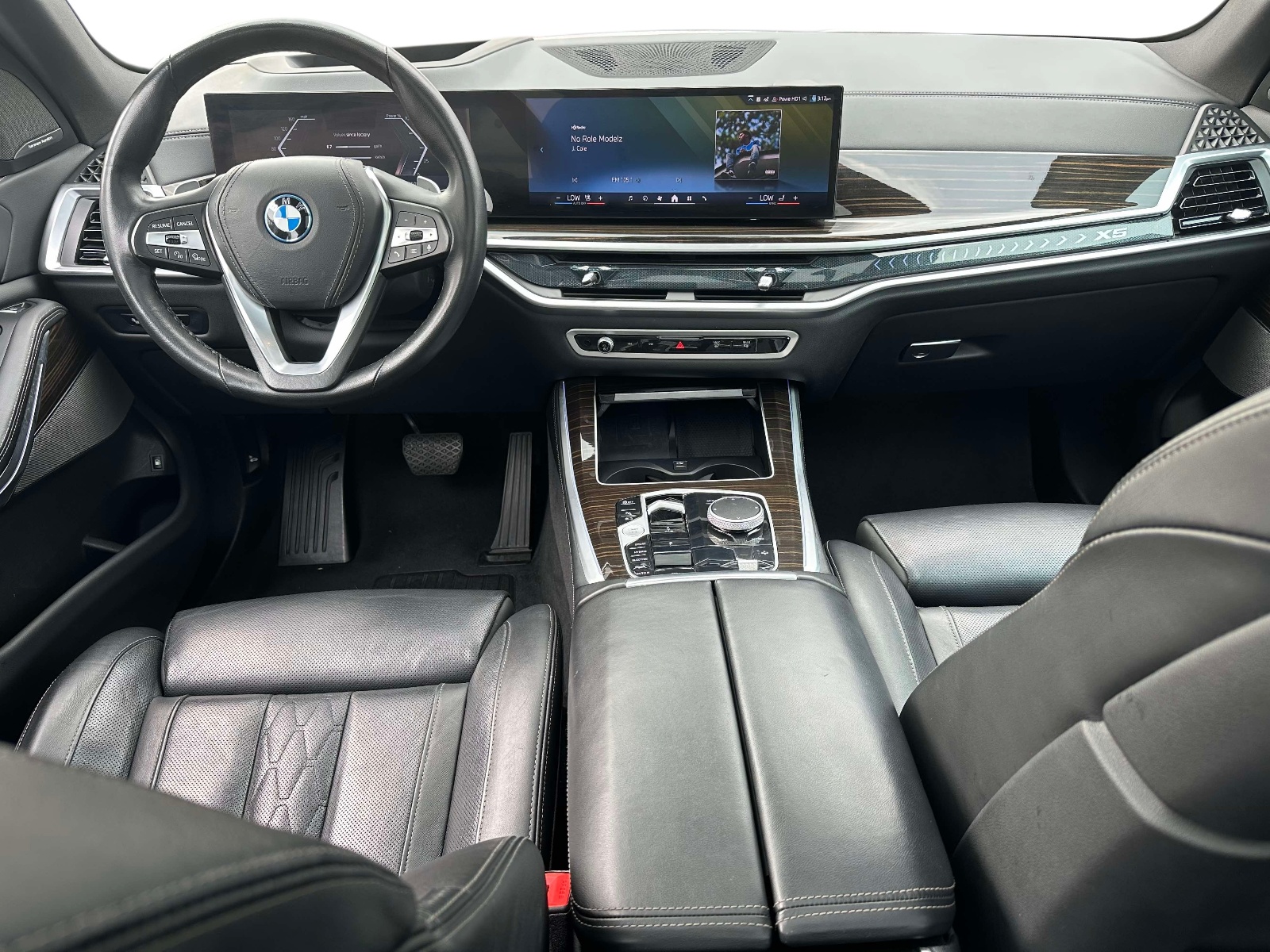 Used 2025 White BMW xDrive50e Plug-In Hybrid image 18