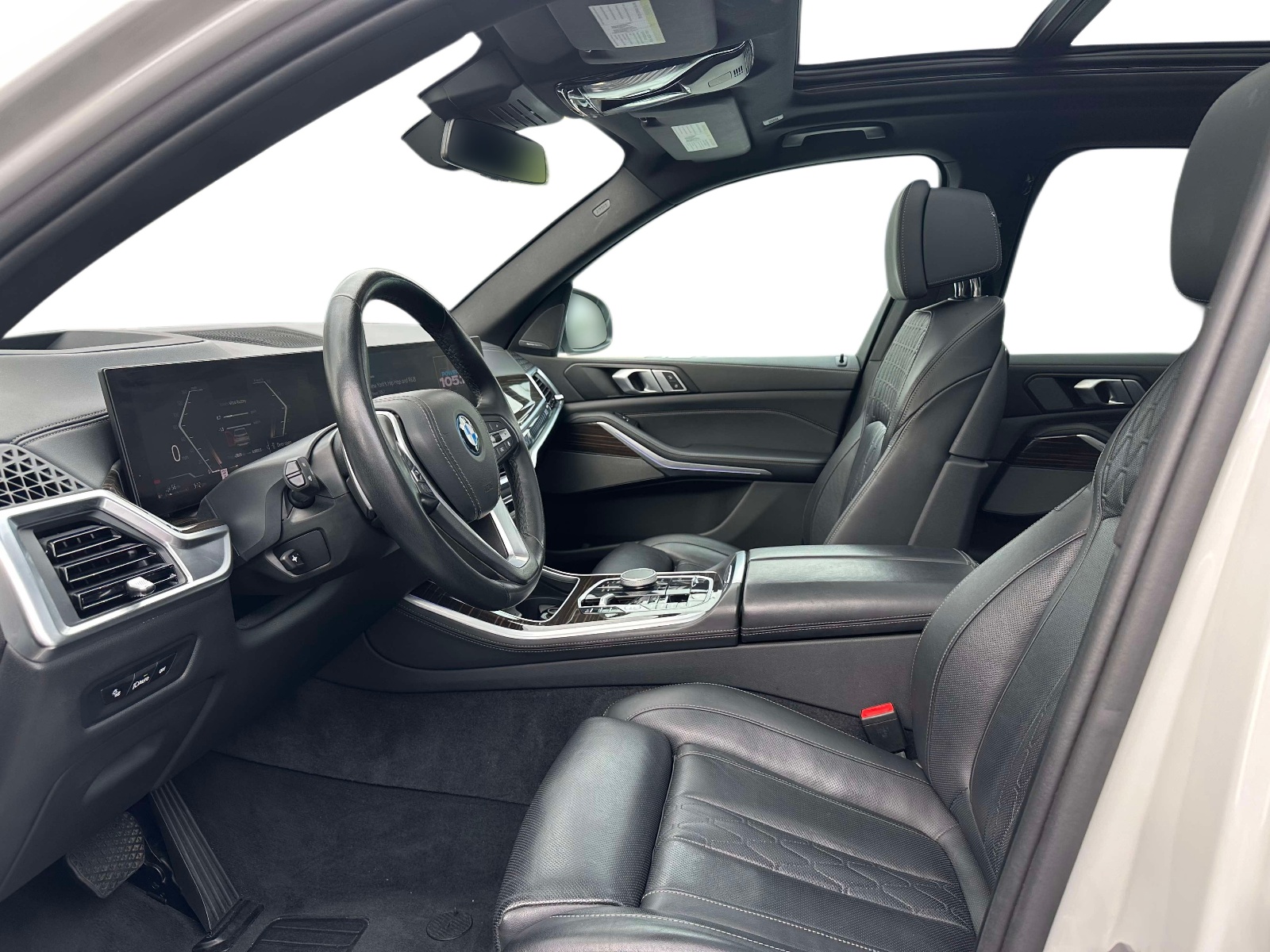 Used 2025 White BMW xDrive50e Plug-In Hybrid image 20