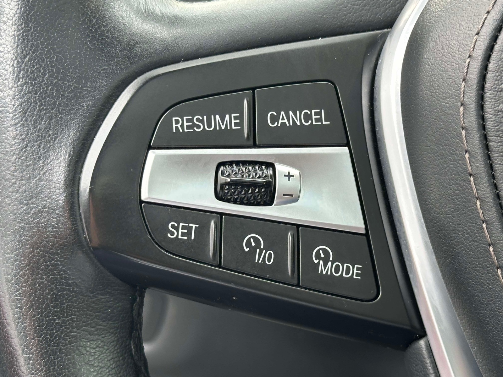Used 2025 White BMW xDrive50e Plug-In Hybrid image 26