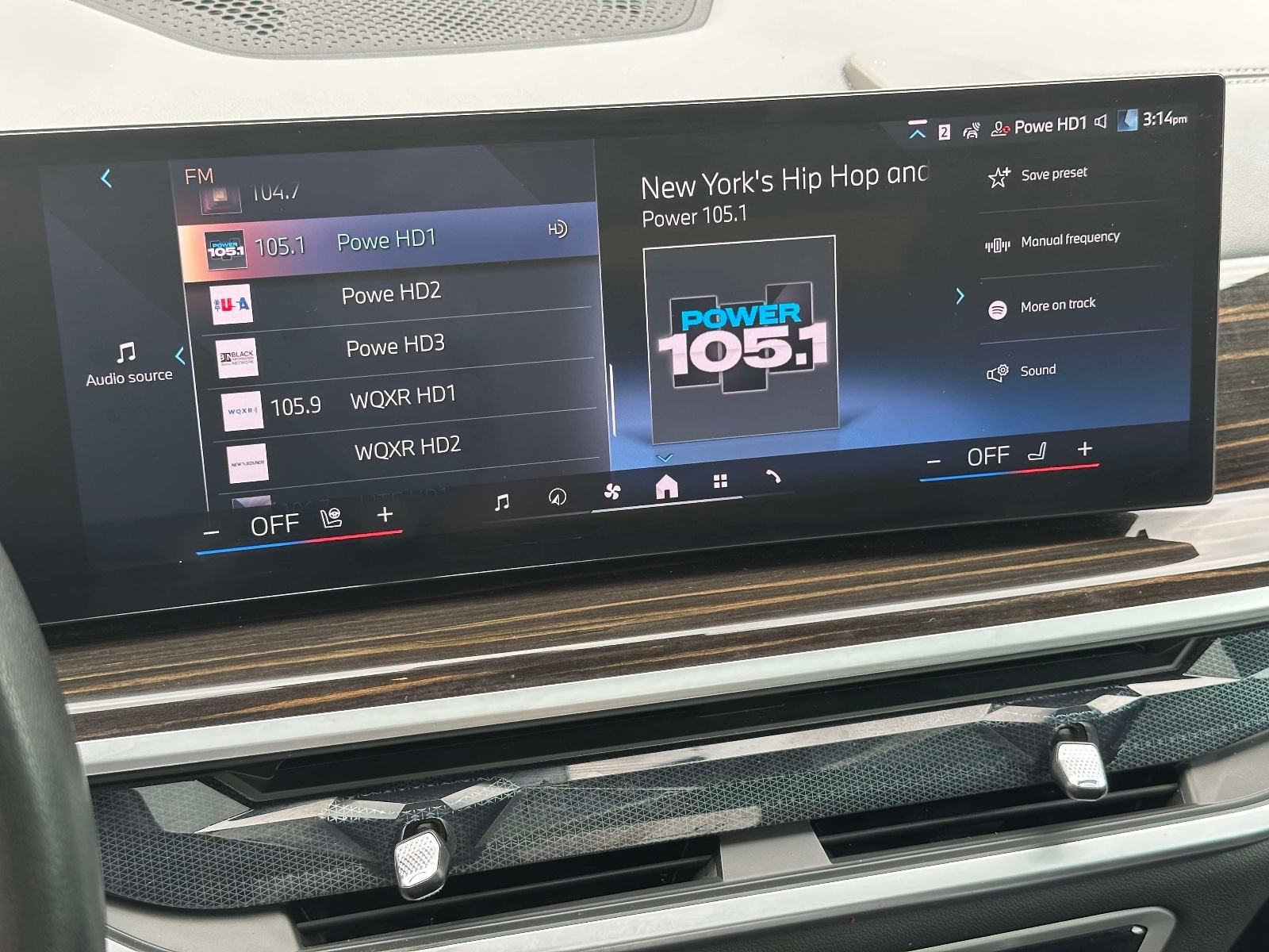 Used 2025 White BMW xDrive50e Plug-In Hybrid image 32