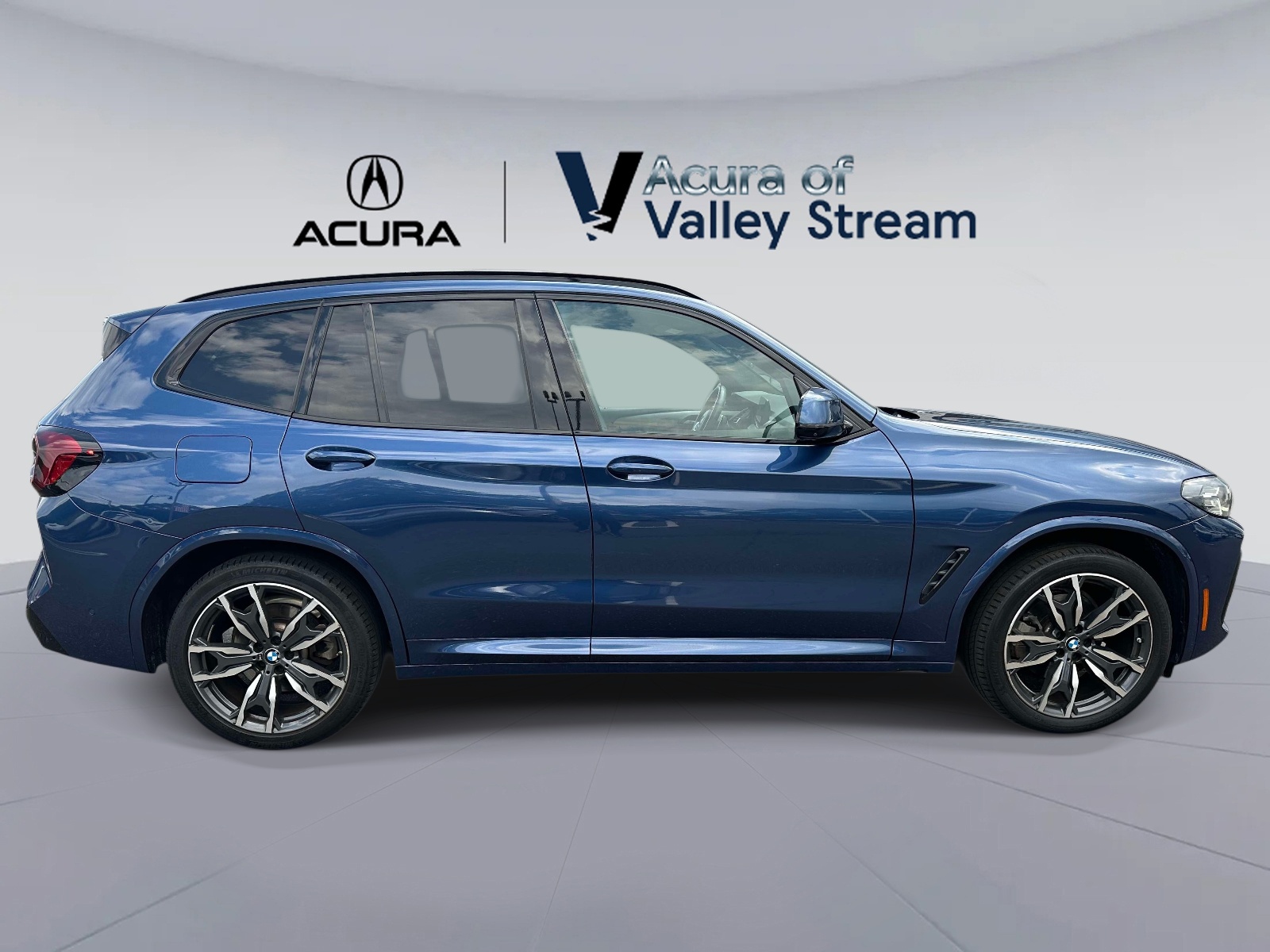 Used 2024 Phytonic Blue Metallic BMW xDrive30i Sports Activity Vehicle image 4