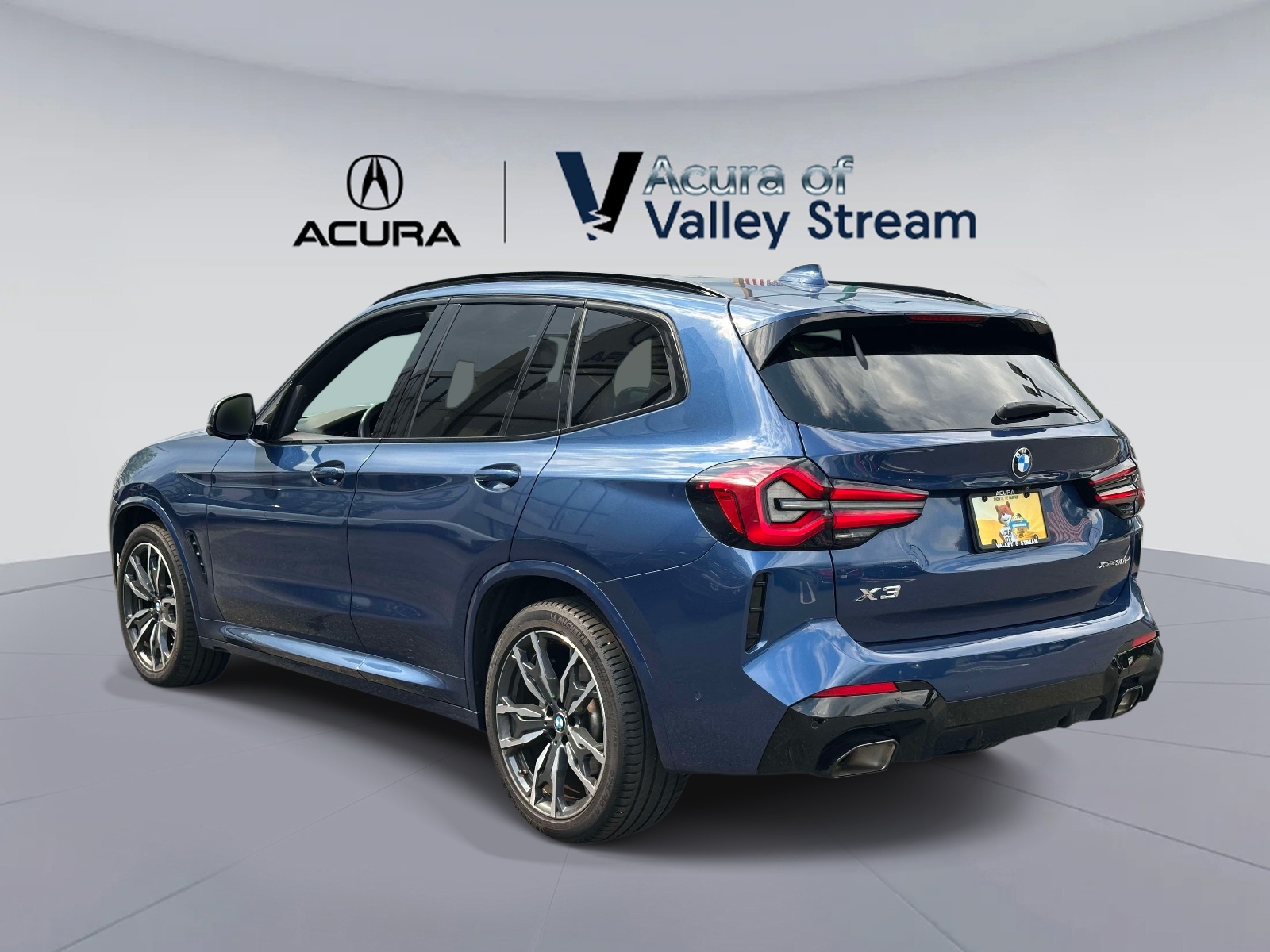 Used 2024 Phytonic Blue Metallic BMW xDrive30i Sports Activity Vehicle image 7