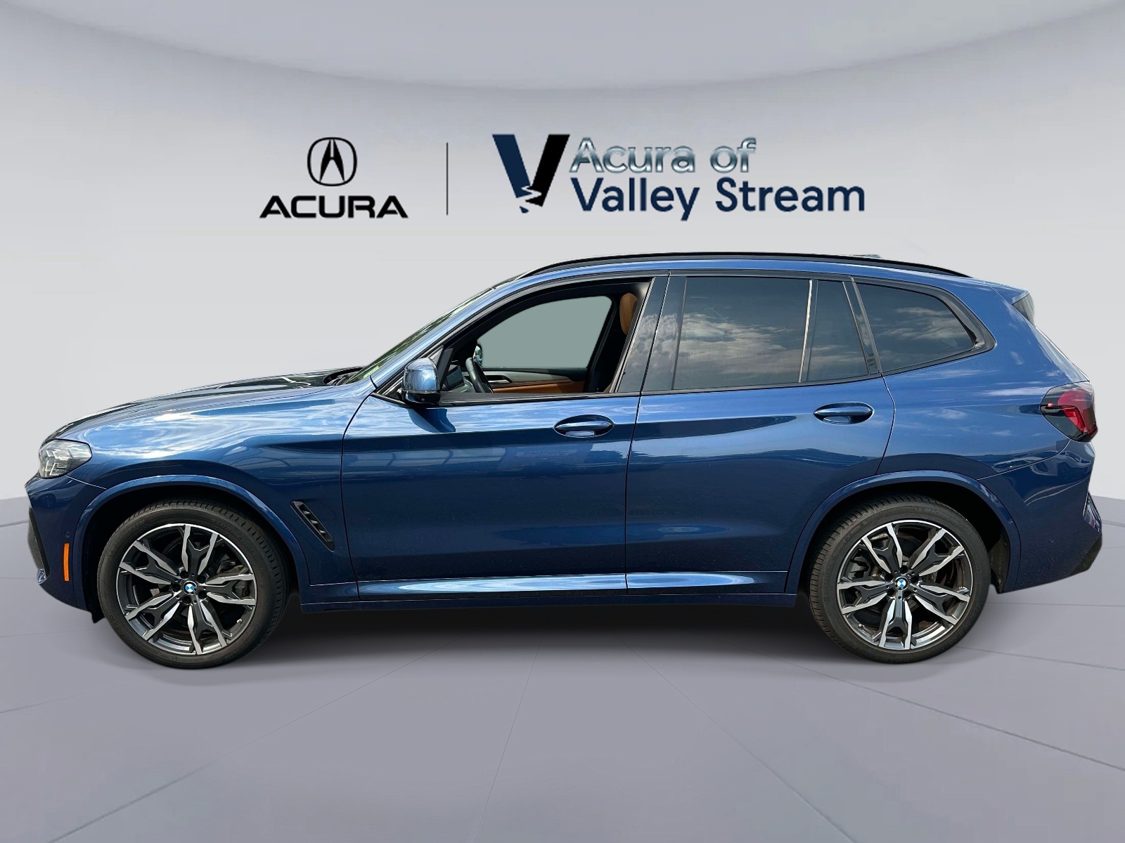 Used 2024 Phytonic Blue Metallic BMW xDrive30i Sports Activity Vehicle image 8