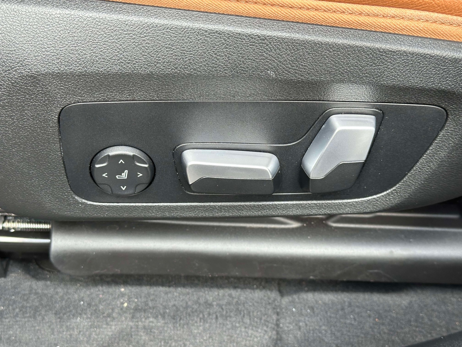 Used 2024 Phytonic Blue Metallic BMW xDrive30i Sports Activity Vehicle image 24