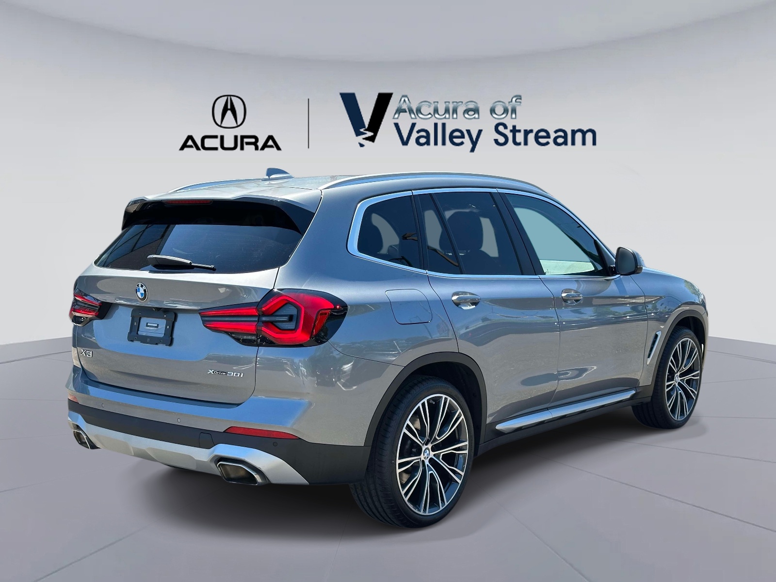 Used 2023 Skyscraper Gray Metallic BMW xDrive30i Sports Activity Vehicle image 5