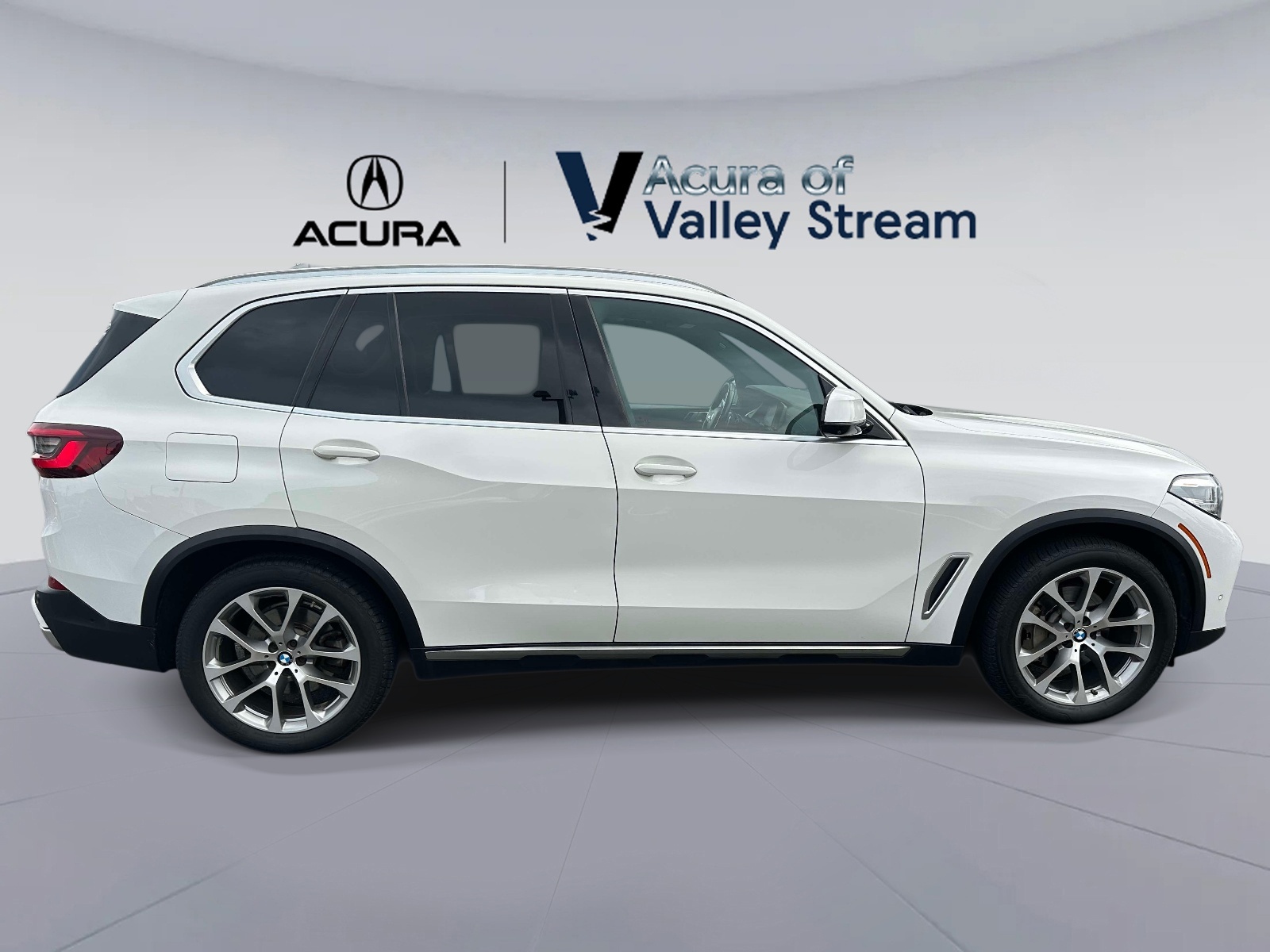 Used 2021 Alpine White BMW xDrive40i Sports Activity Vehicle image 4