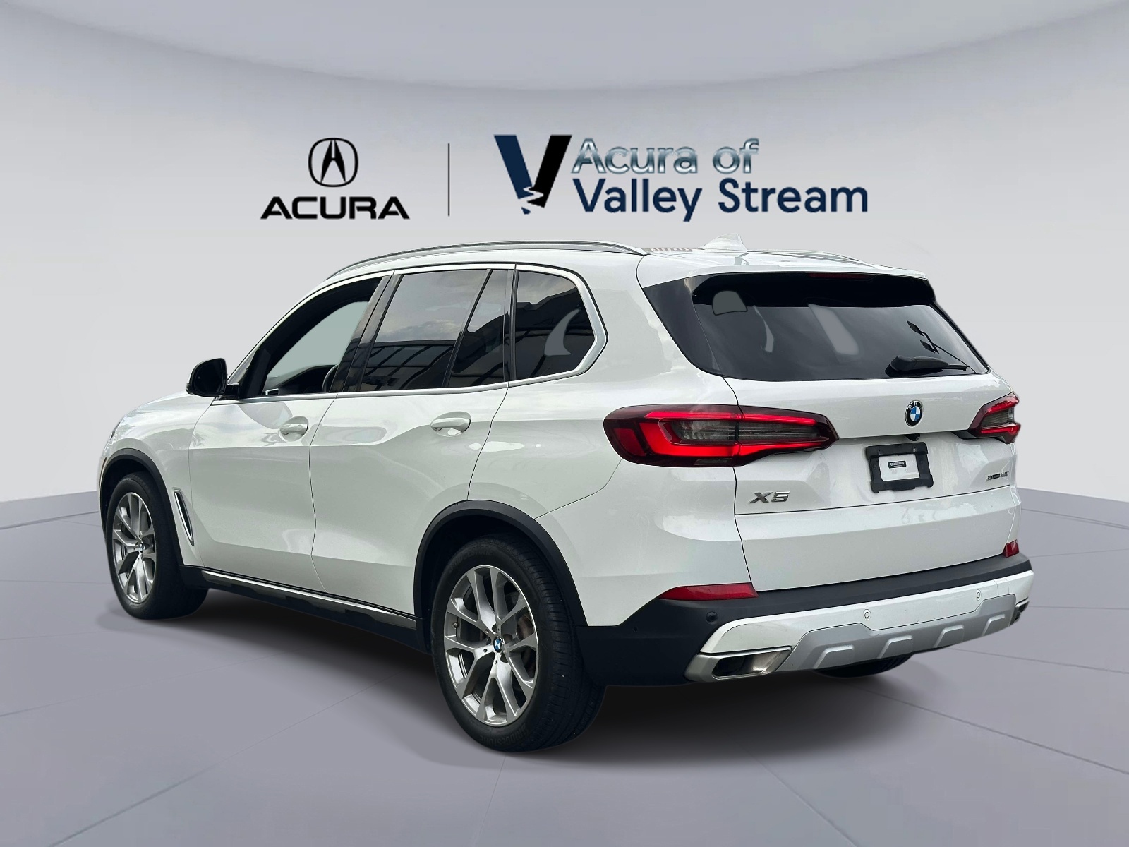 Used 2021 Alpine White BMW xDrive40i Sports Activity Vehicle image 7