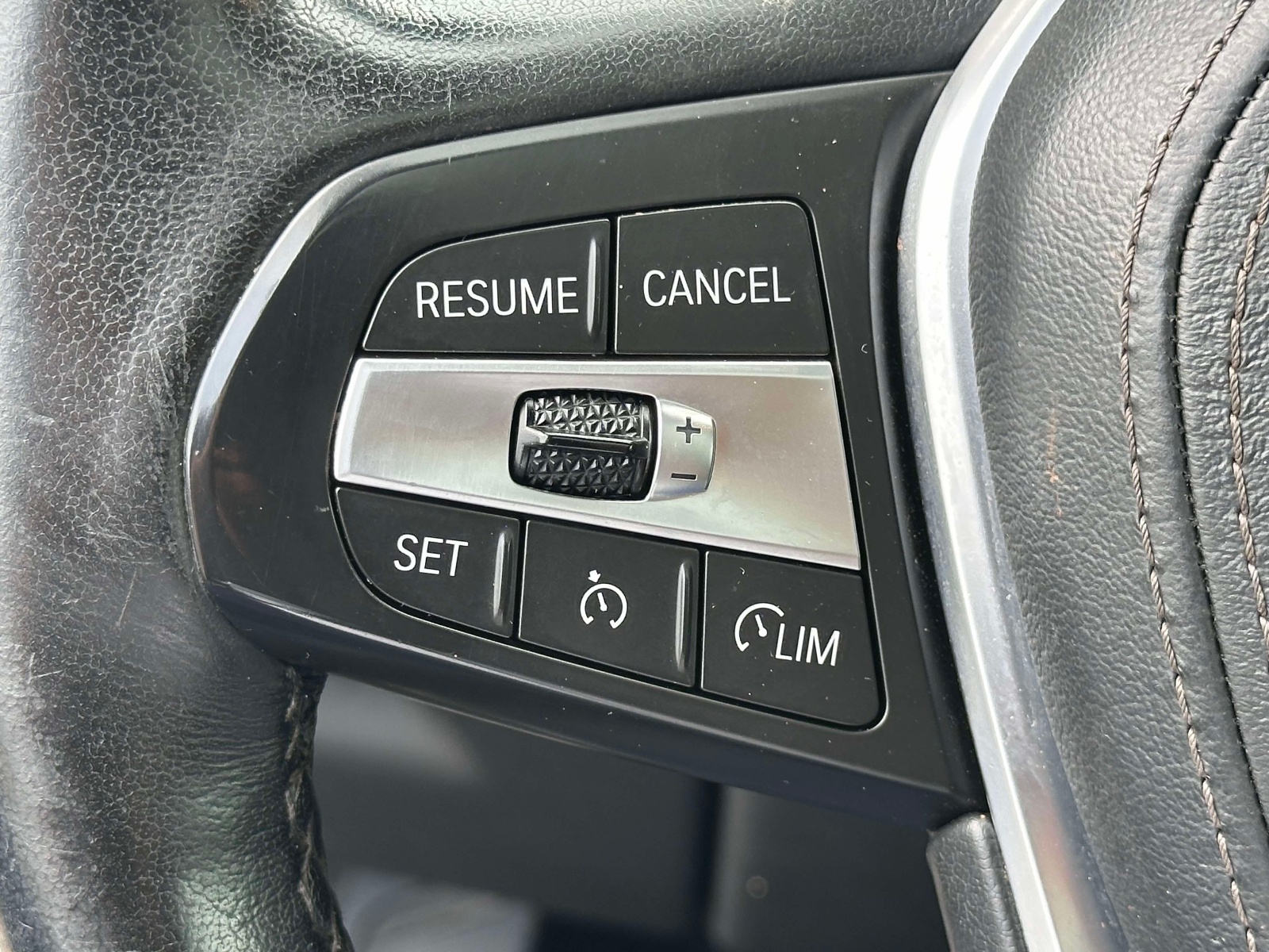 Used 2021 Alpine White BMW xDrive40i Sports Activity Vehicle image 26