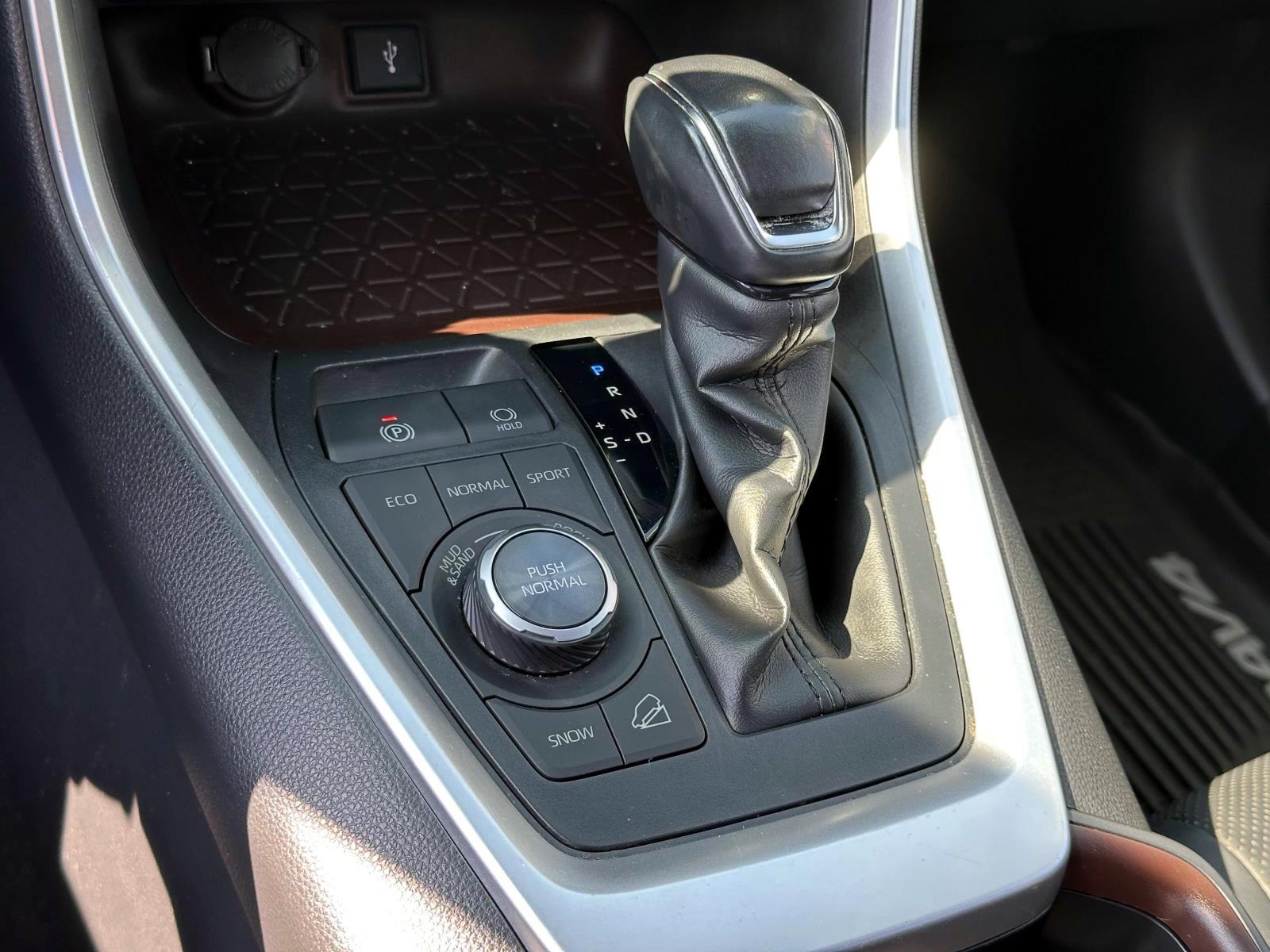 Used 2020 Black Toyota Limited AWD (Natl) image 33