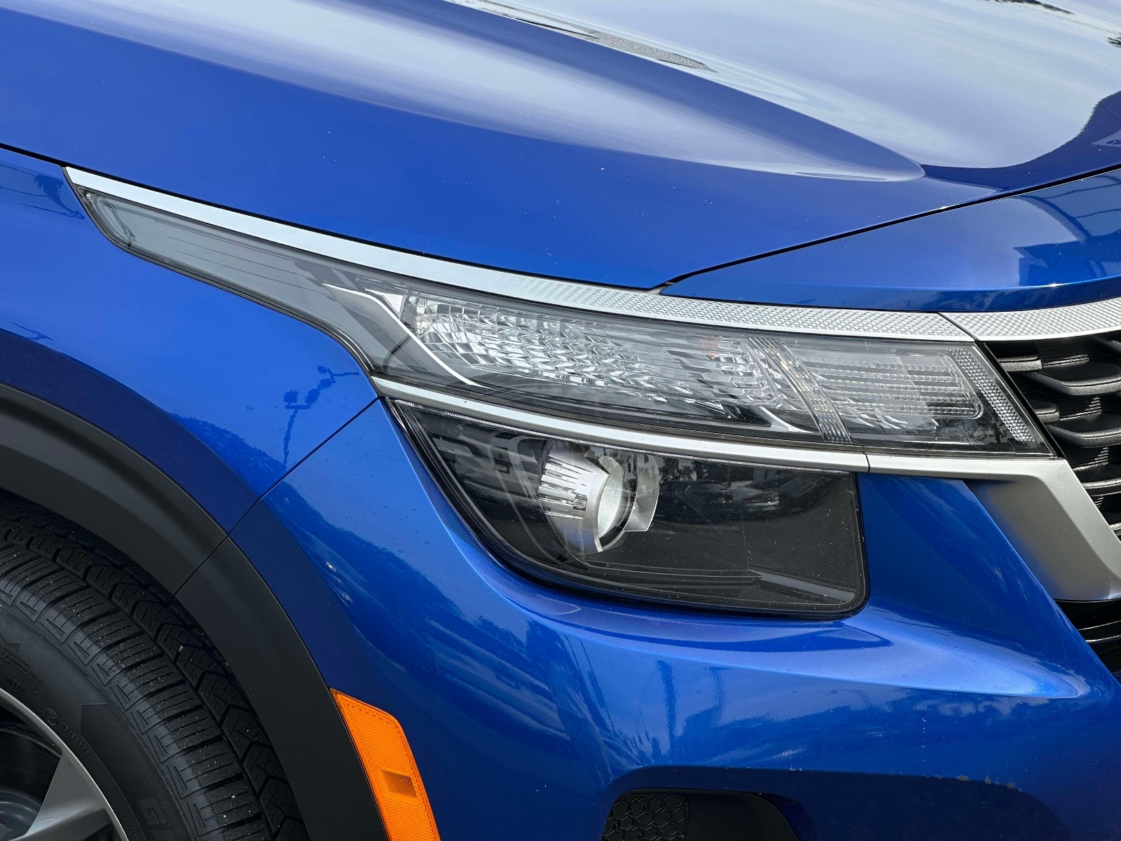 Used 2021 Neptune Blue Kia LX IVT AWD image 15