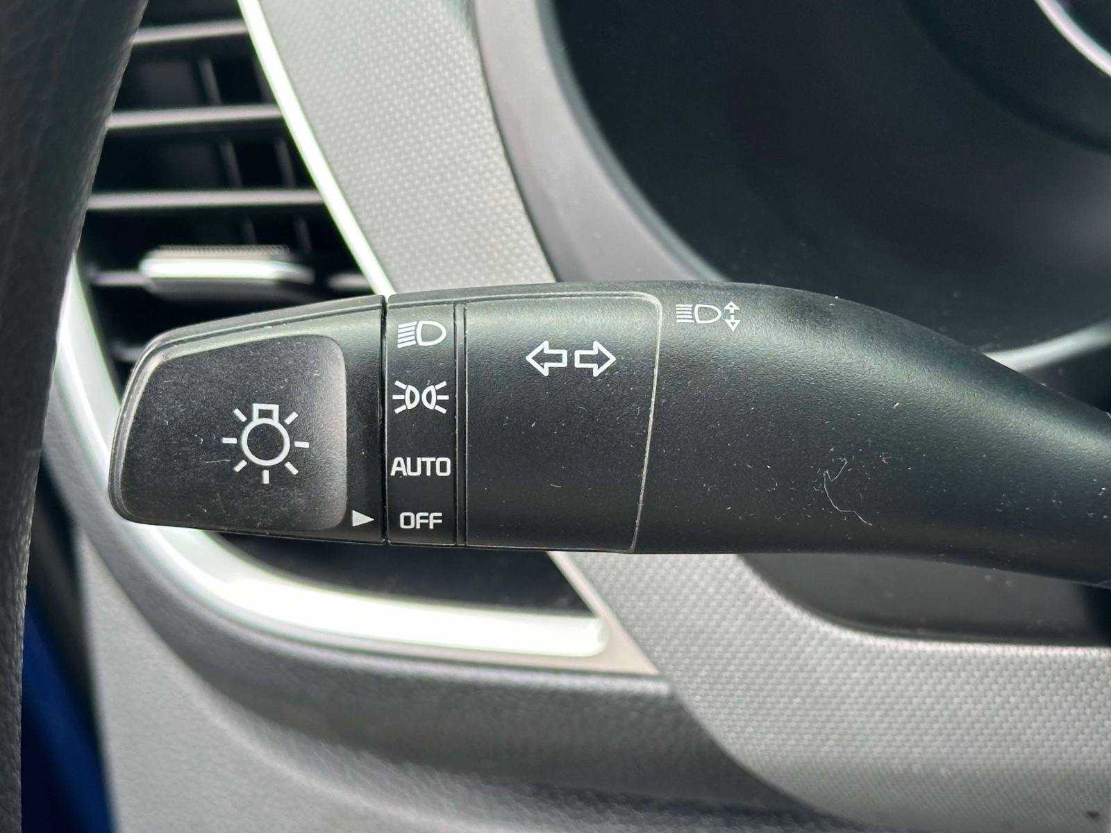 Used 2021 Neptune Blue Kia LX IVT AWD image 27