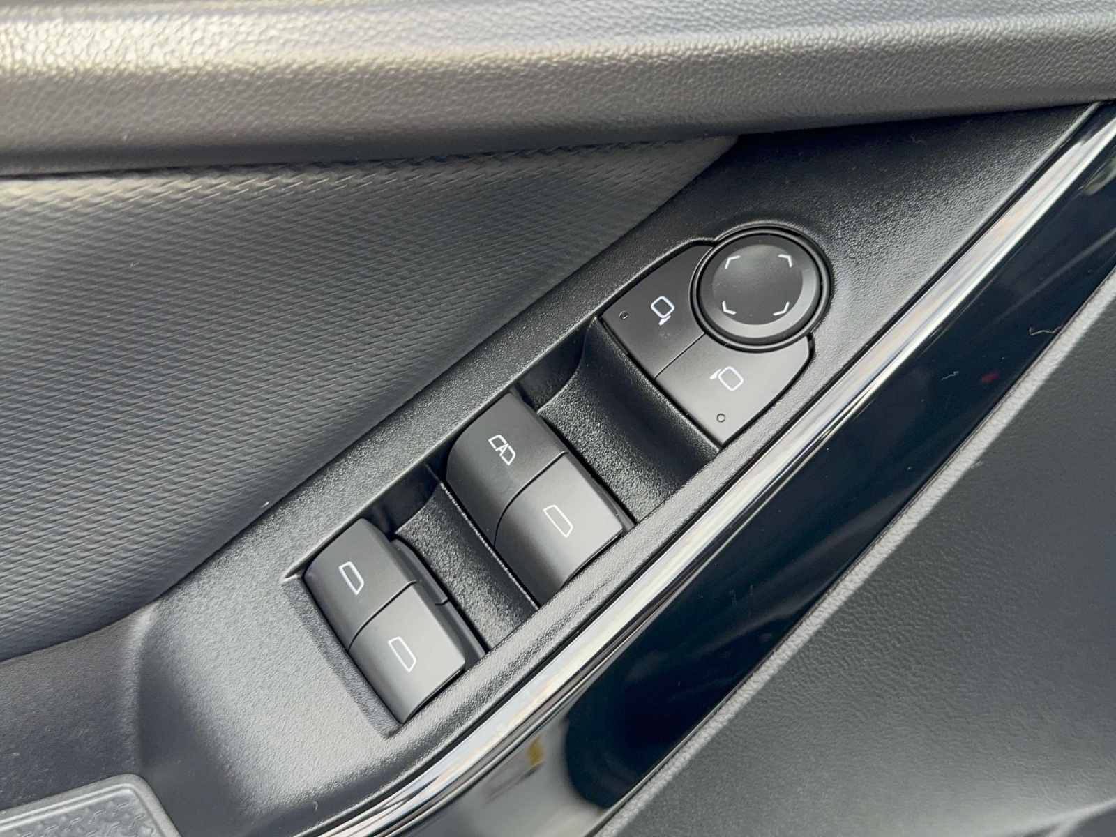 Used 2025 Chevrolet Equinox SUV