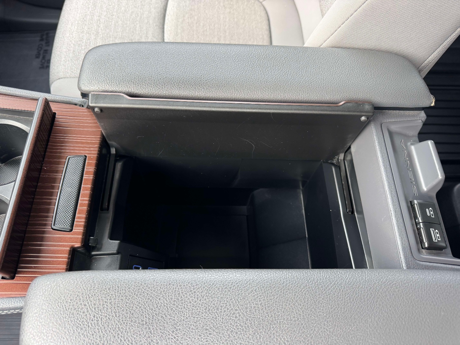 Used 2023 Toyota Sienna Van