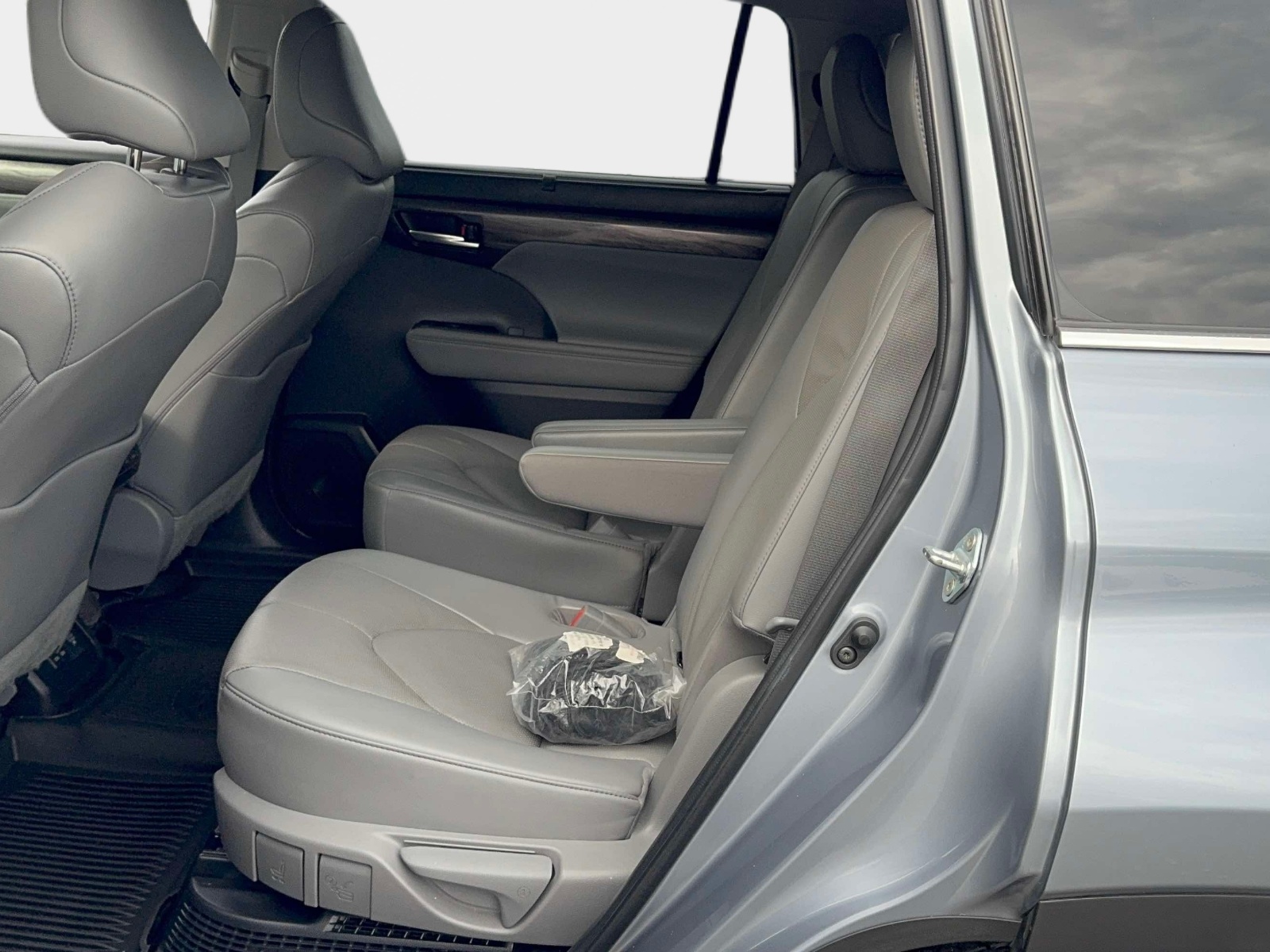 Used 2023 Toyota Highlander Hybrid SUV
