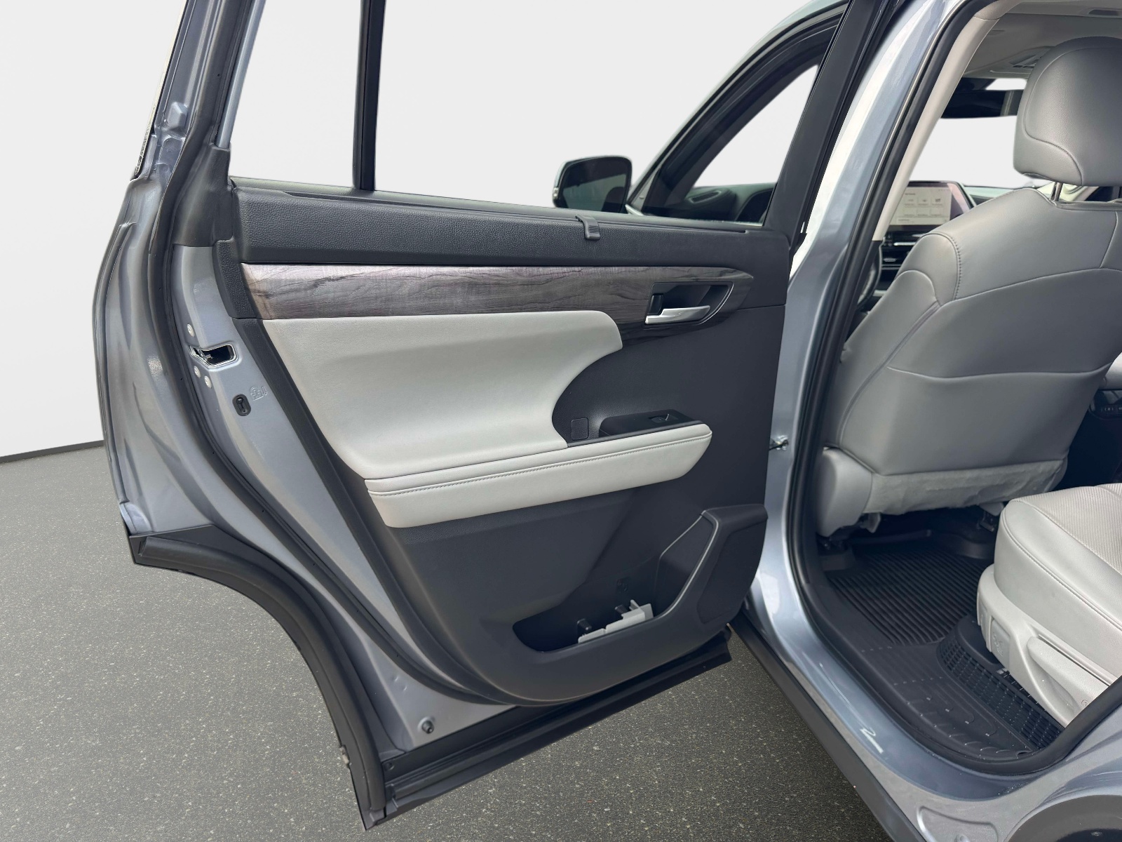 Used 2023 Toyota Highlander Hybrid SUV