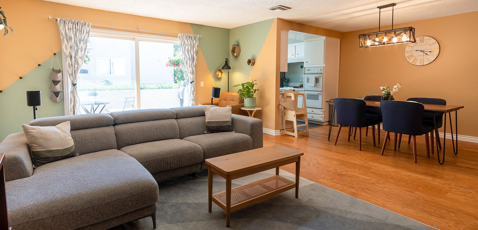 5055 Coldwater Canyon, Sherman Oaks, CA