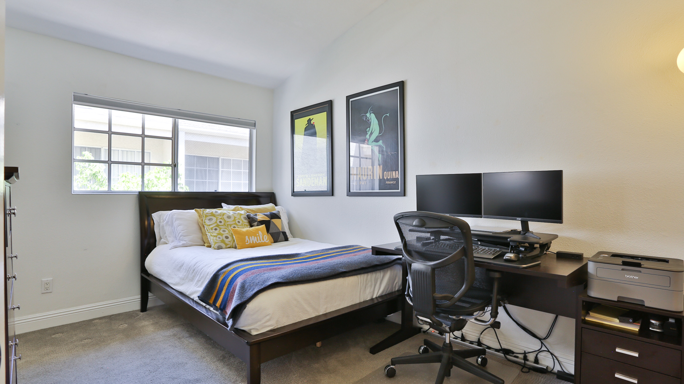 Bedroom/Office