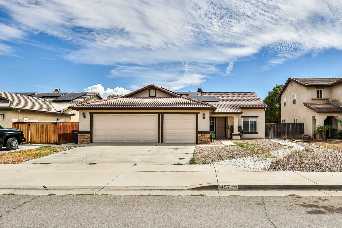1452 Hummingbird Way, Hemet, CA
