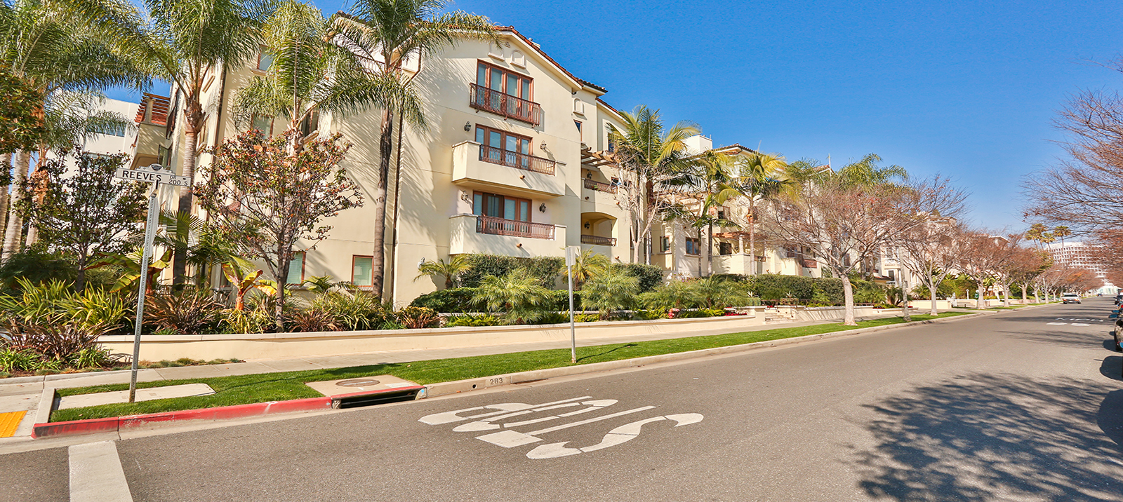 261 South Reeves Drive 205, Beverly Hills, CA 90212 | MLS# | Bron ...