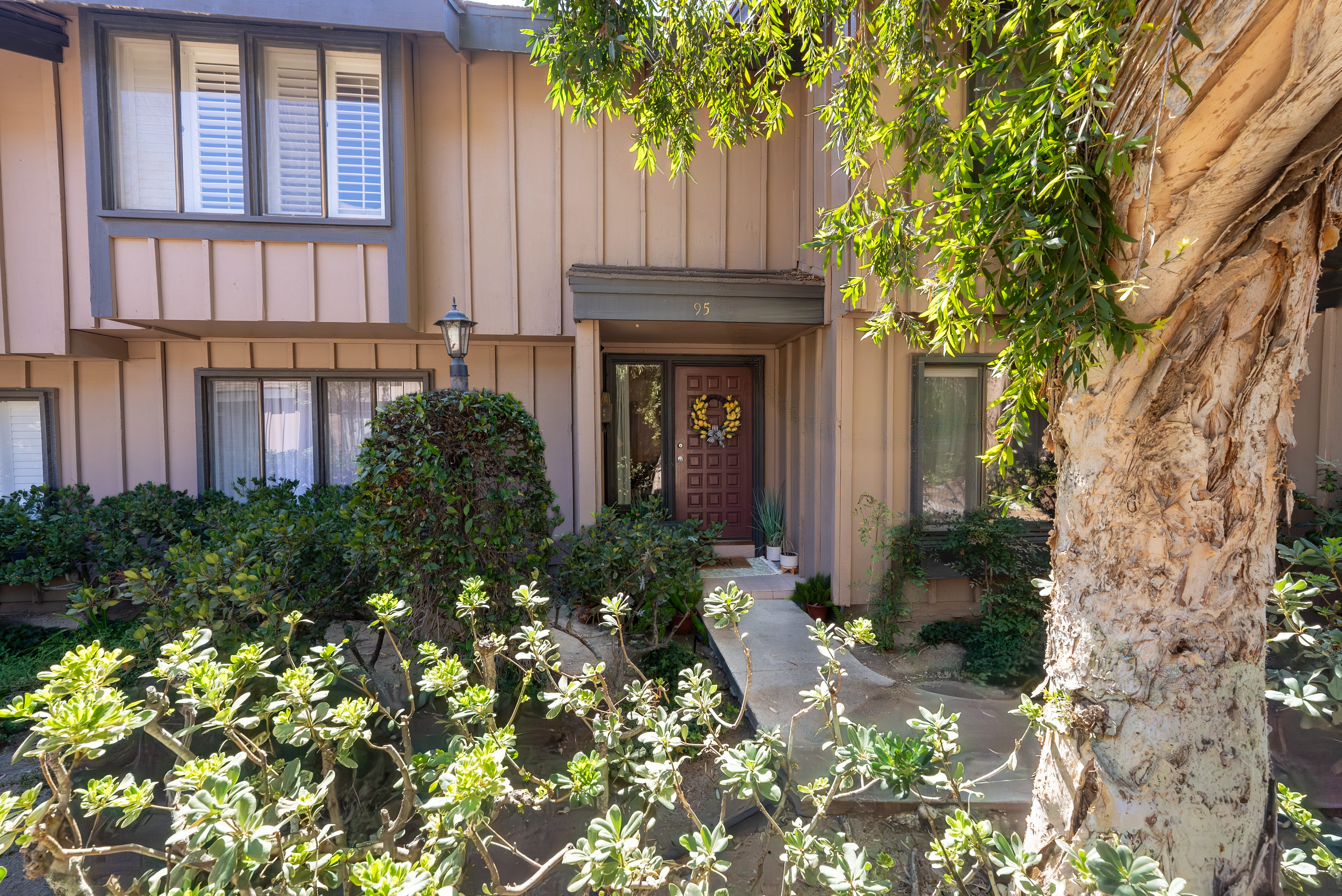 9767 Reseda Boulevard, Los Angeles, CA