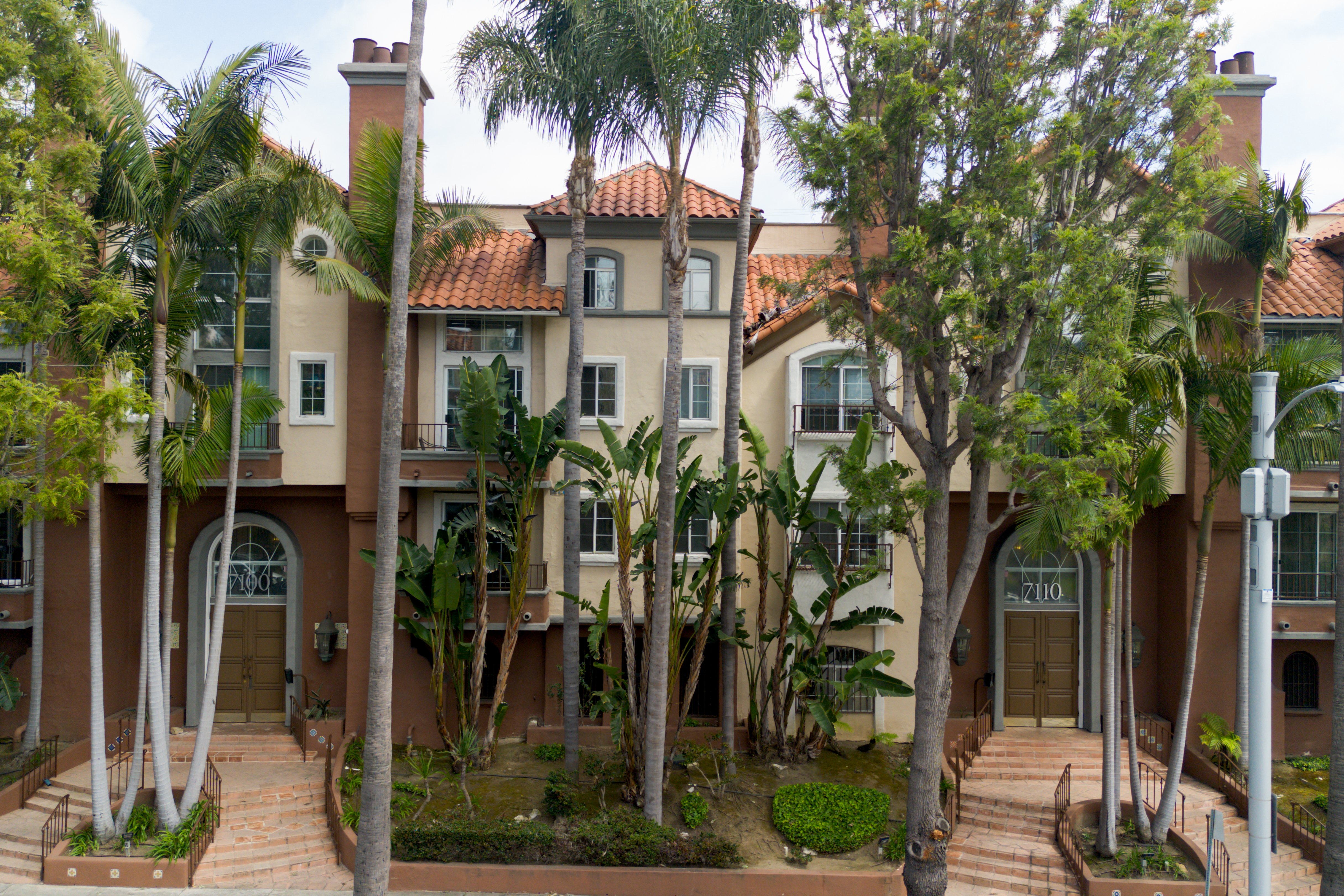 7100 La Tijera Boulevard, Los Angeles, CA