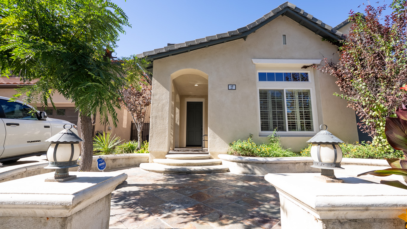 17 Shady Cove Court, Azusa, CA