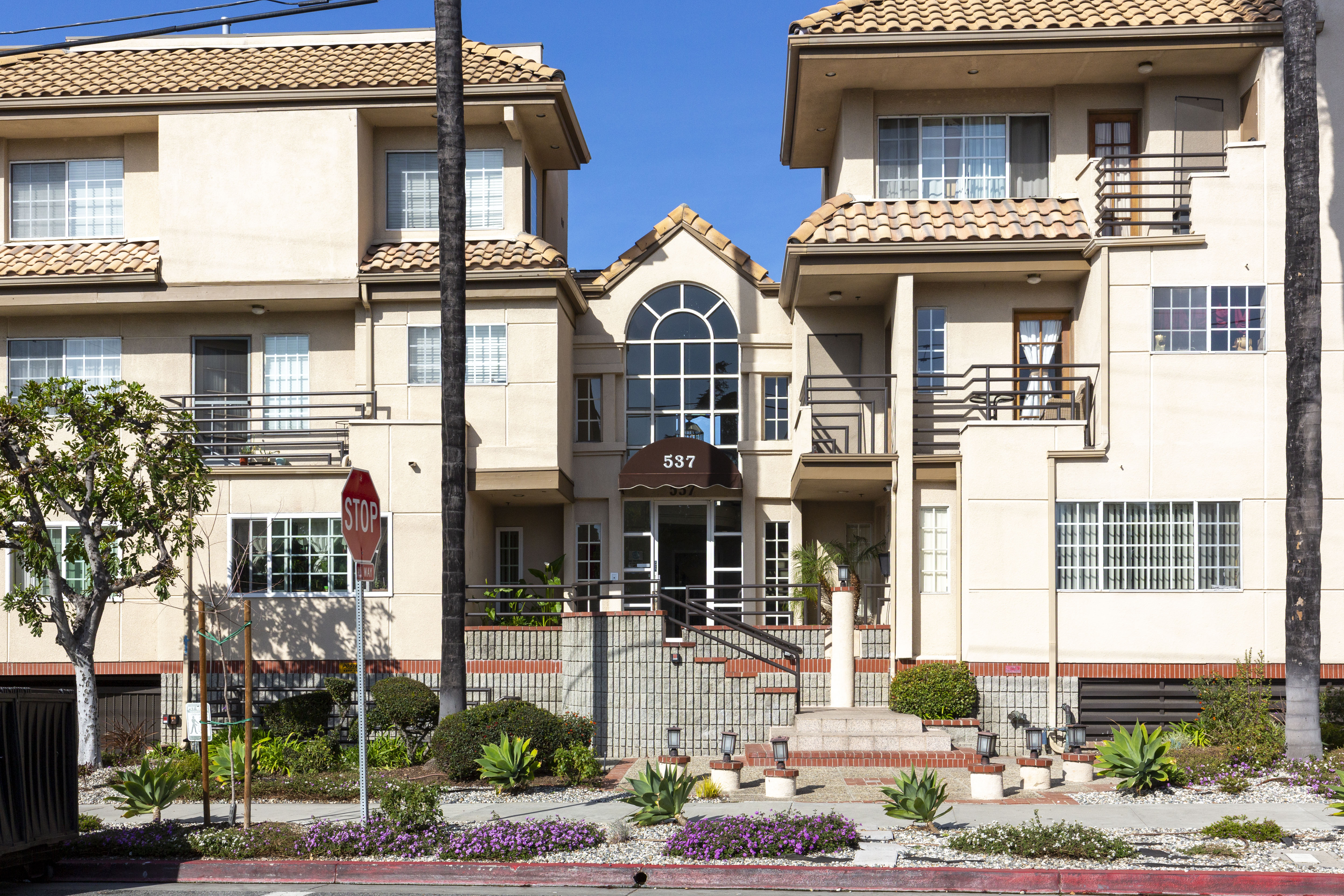 537 North Adams Street, Glendale, CA