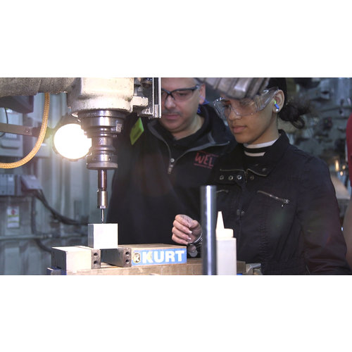 Revitalizing STEM Education through Manufacturing Apprentice