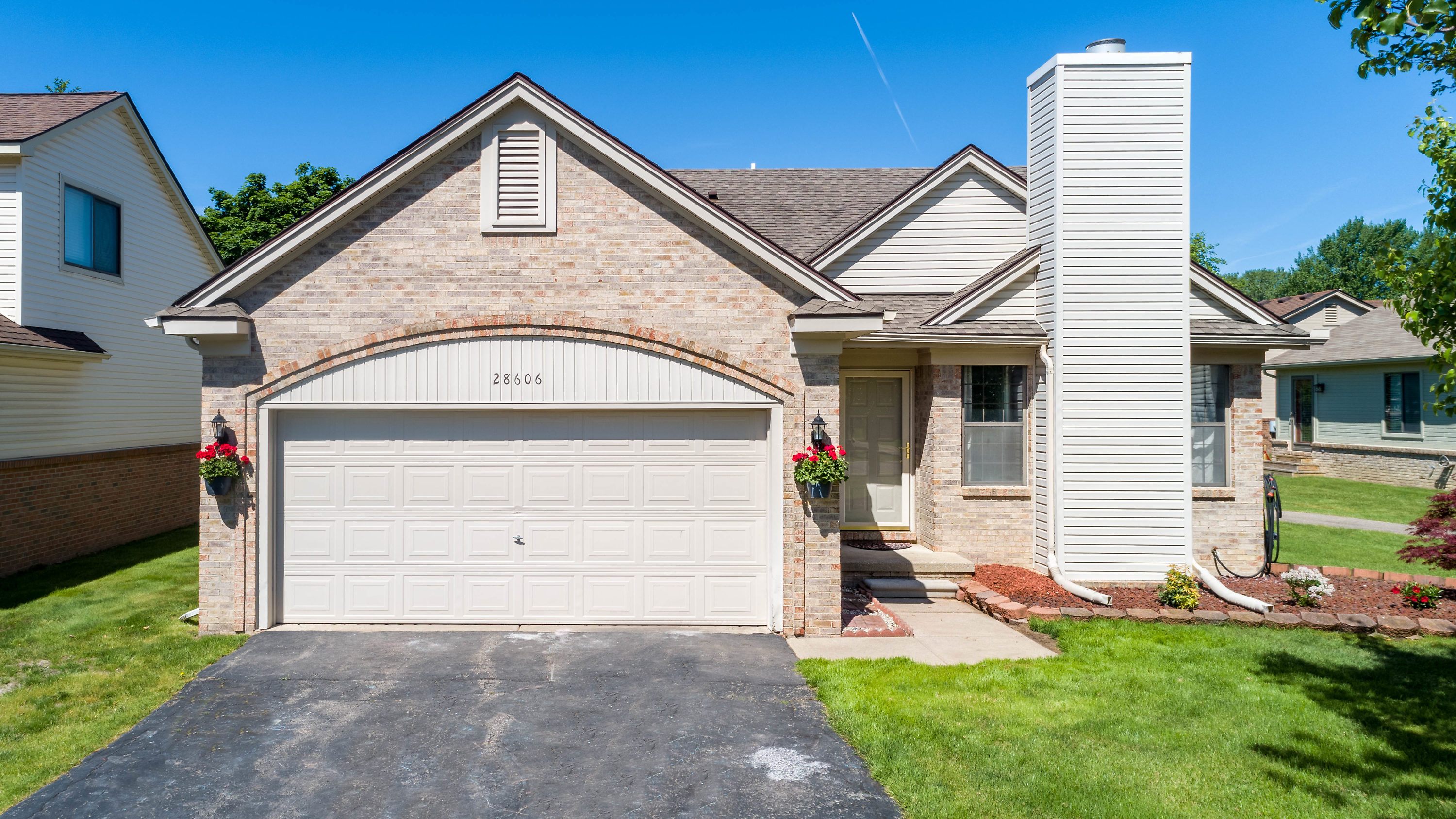 28606 Bayberry Park, Livonia, MI 48154 MiLookingGlass Tour