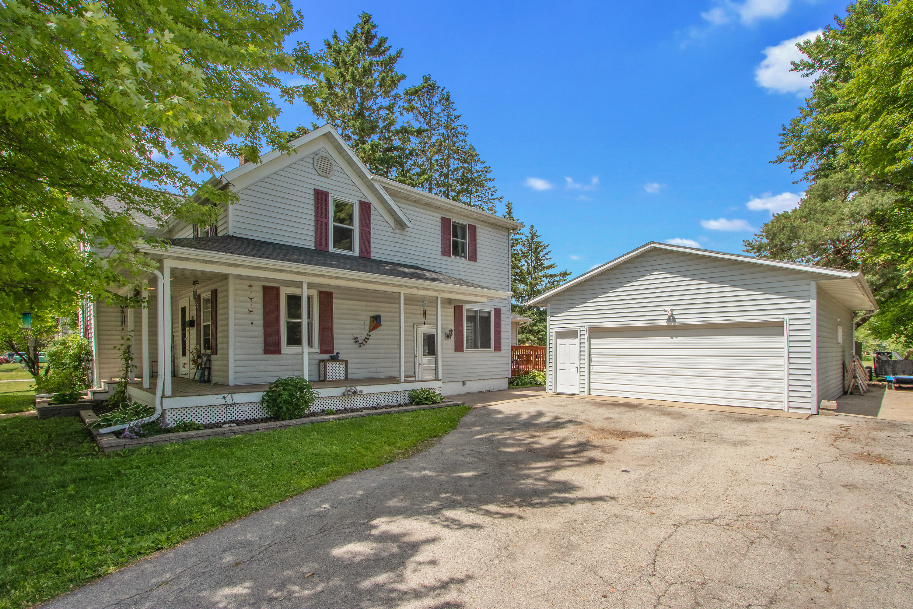 307 E Pearl St, Seymour, WI 54165 Badger Skytography Tour