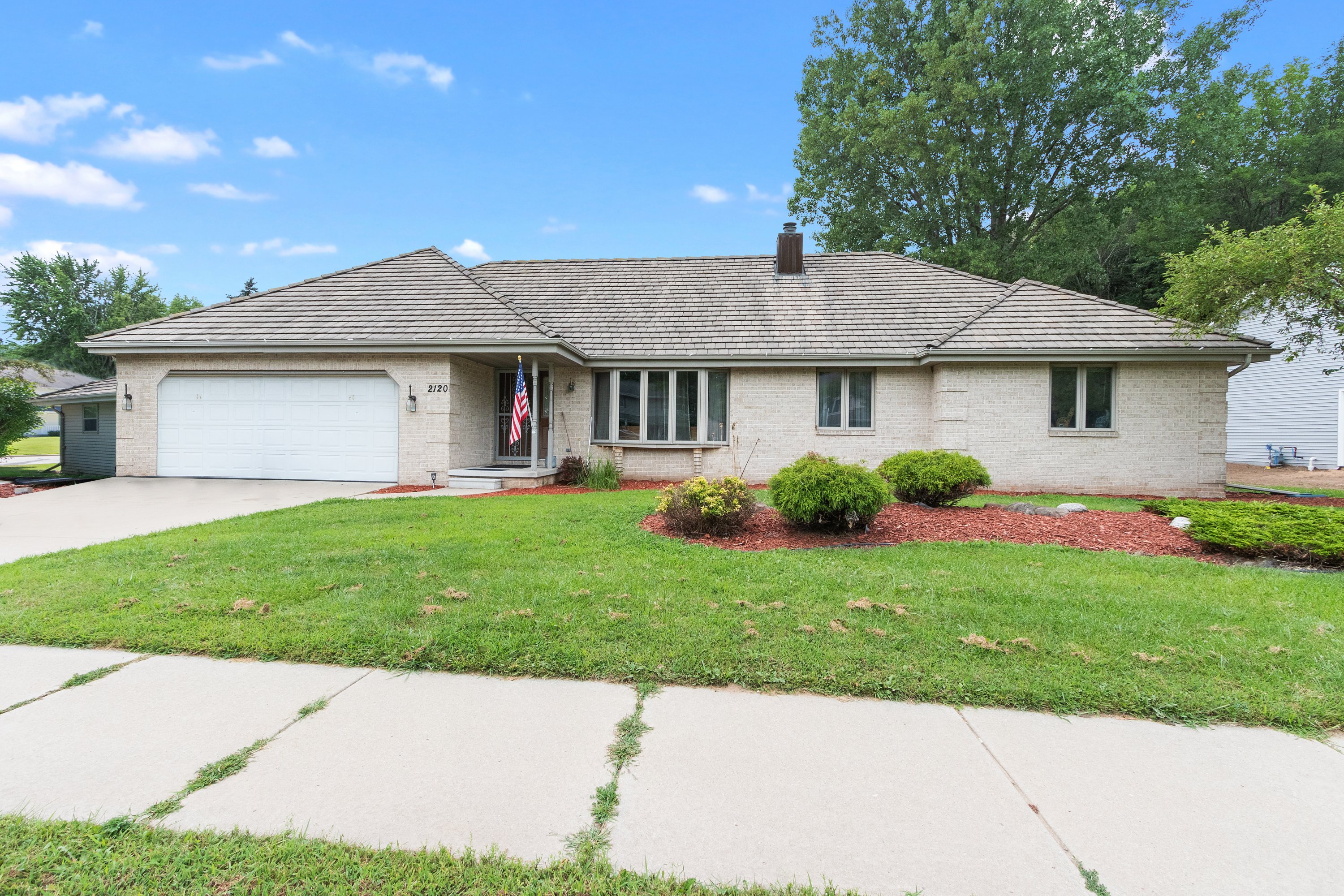 2120 Packerland Drive, Green Bay, WI 54304 Badger Skytography Tour