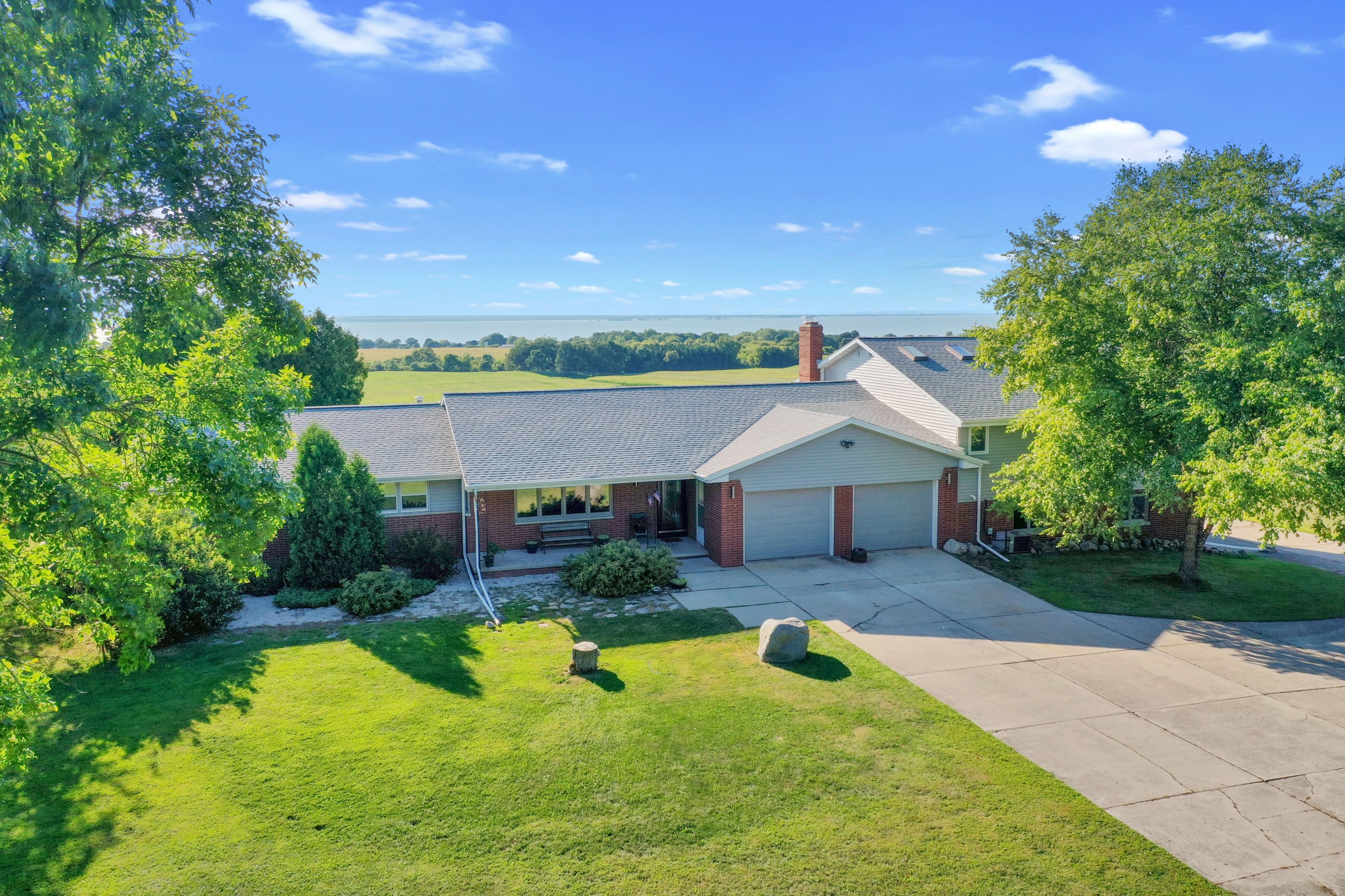 3133 Bay Settlement Road, Green Bay, WI 54311 Badger Skytography Tour