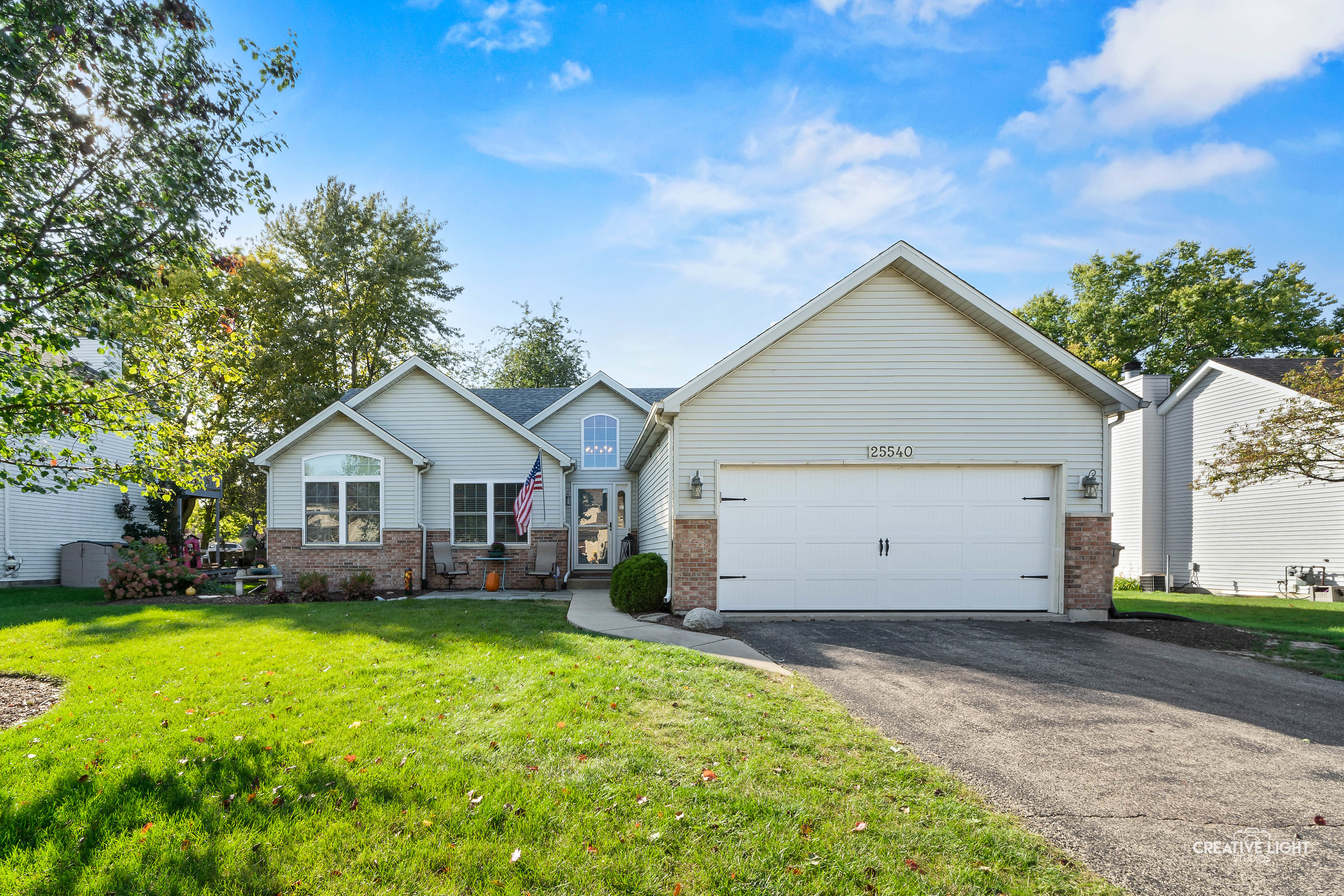 25540 West Gateway Circle, Plainfield, IL 60585 Creative Light